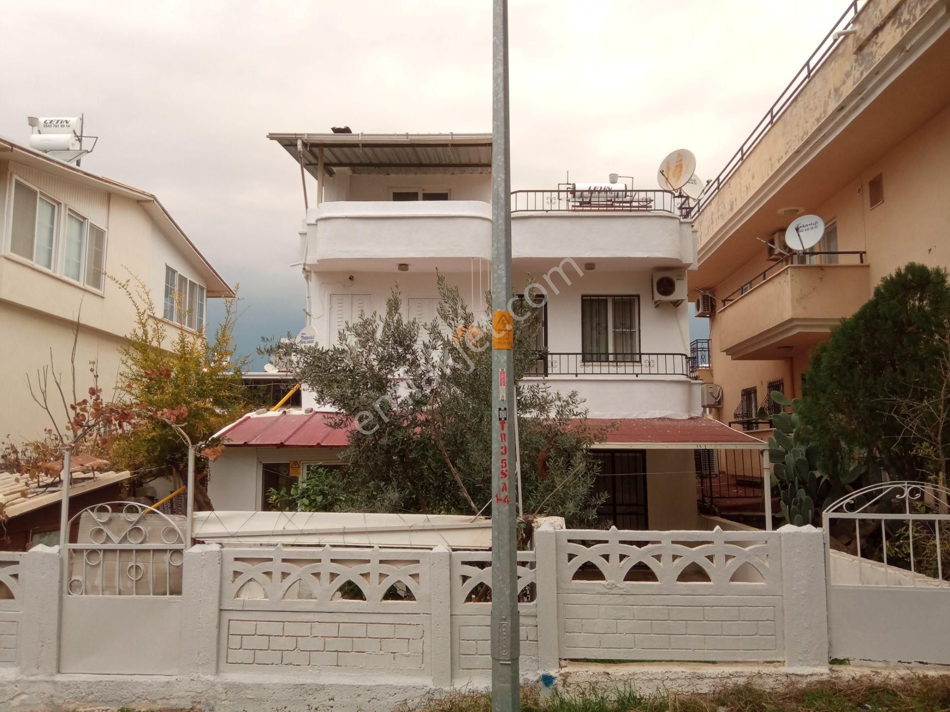 Didim Altınkum Satılık Villa Altınkum'da Denize 150m, Tertemiz Deniz Havası, Yaşam Dolu Huzurlu Dubleks Ev, Yeni Tadilat