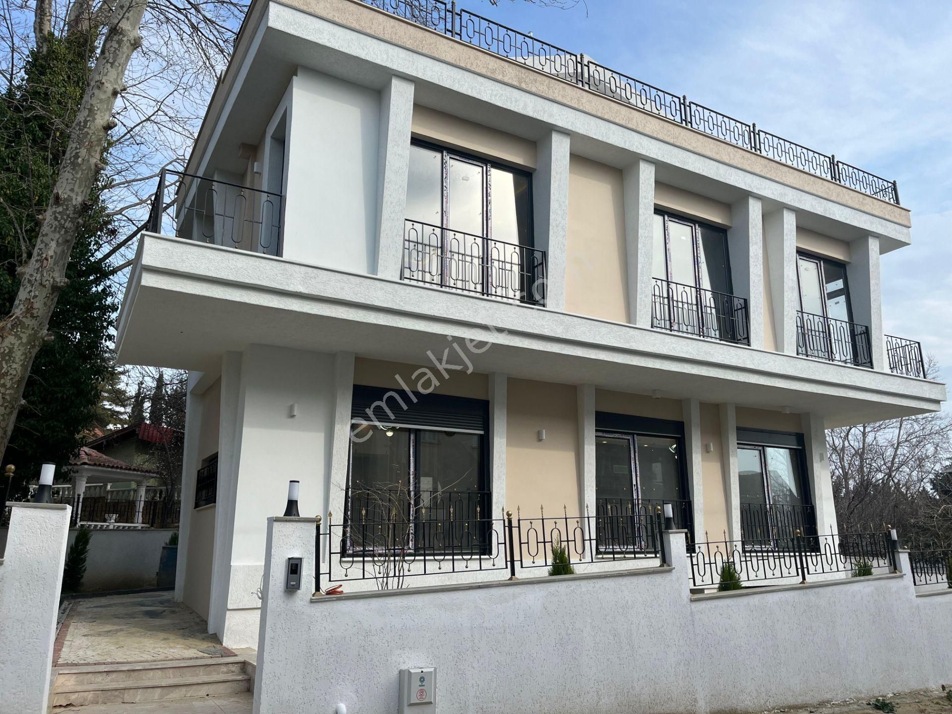 Büyükçekmece Bahçelievler Satılık Villa  Büyükçekmece De 6+1 Satılık Lüks Villa Full Deniz Manzaralı Sahile 20 Metre