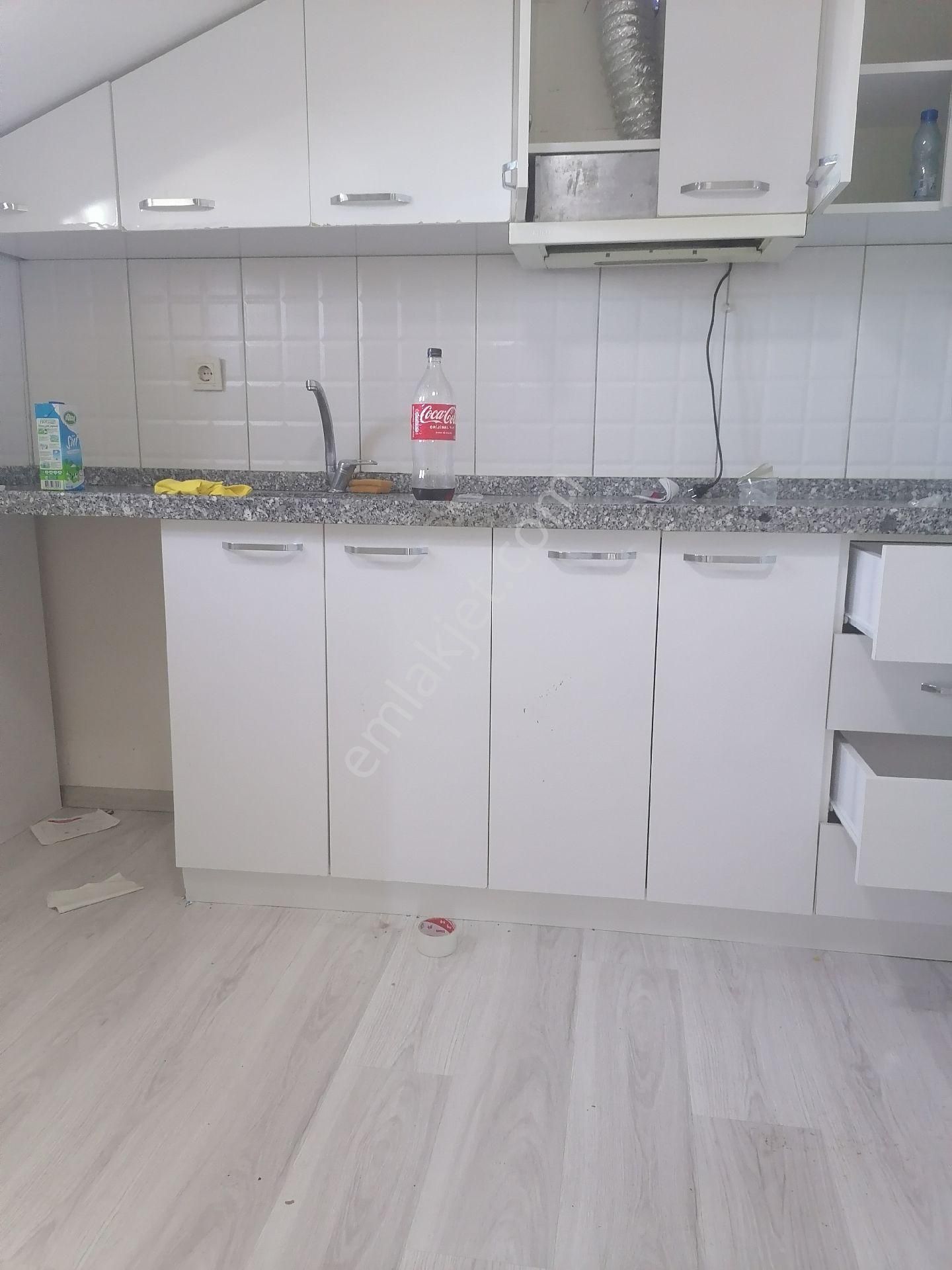 Ümraniye Ihlamurkuyu 4.kat Temiz Teras Kat Metro 500 Metre Yürüme Mesafesi Daire Nin İçi Temiz Balko