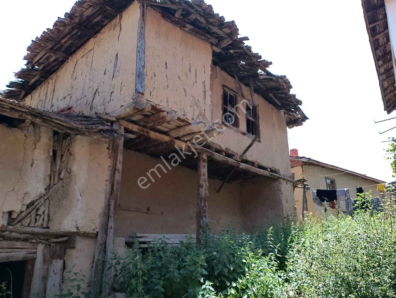Sinerji'den Tavşanlı Akçaköy De Aynı Arsa Üstünde 2 Adet Köy Evi