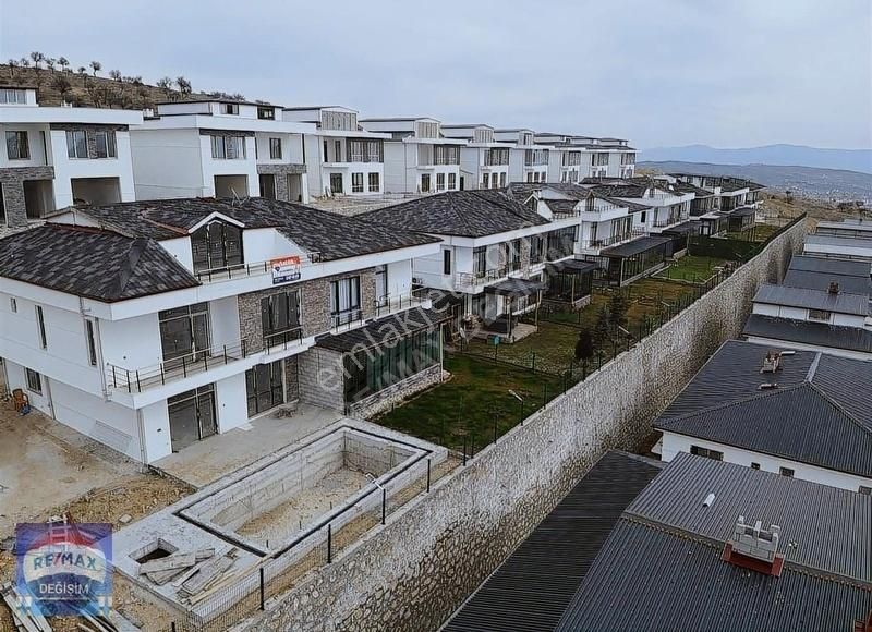 Elazığ Merkez Yıldız Bağları Satılık Villa RE/MAX'DEN ACİL SATILIK ŞEHİR MANZARALI MUHTEŞEM TRİPLEX VİLLA