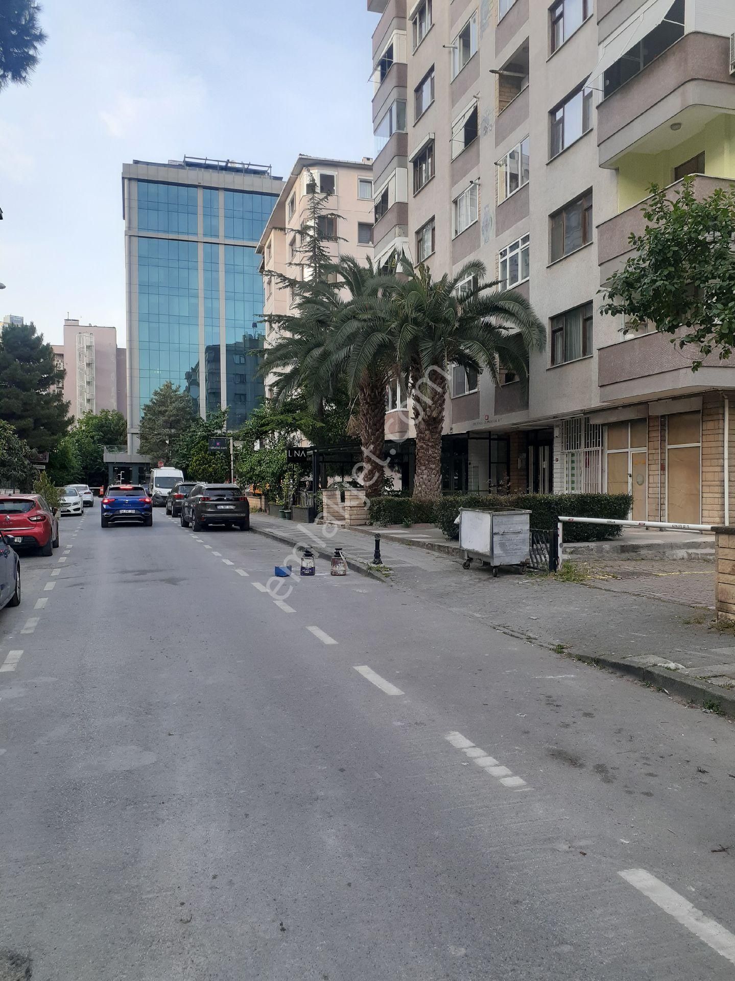 Kadıköy 19 Mayıs Satılık Dükkan & Mağaza KOZYATAĞI Siteler Plazalar Yanı SATILIK DÜKKAN SHOWROM 90m²