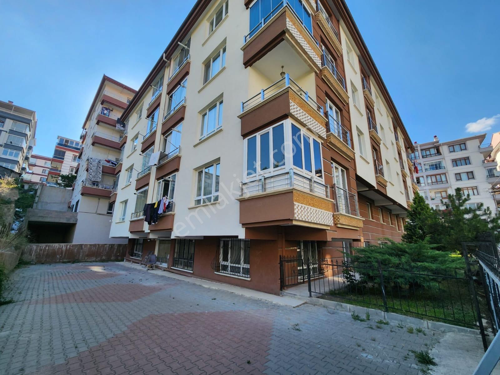 Yenimahalle Çiğdemtepe Satılık Daire  ESTERGON CADDESİNE ÇOK YAKIN YENİ BİNADA YAPILI 2+1