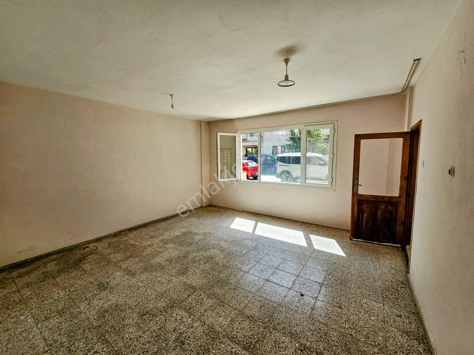 Aliağa Kazım Dirik Satılık Daire  Bülent ATEŞCİ'den 263 Sokak Çevik Apartmanı No:5 Kat :1 Daire