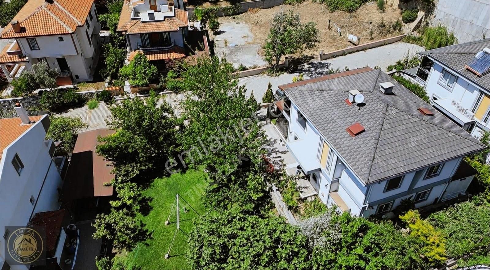 Edremit İskele Satılık Villa ÖMÜR EMLAK'TAN ÖZDEMİRDE DENİZE 300 METRE MÜSTAKİL BAHEÇLİ VİLLA