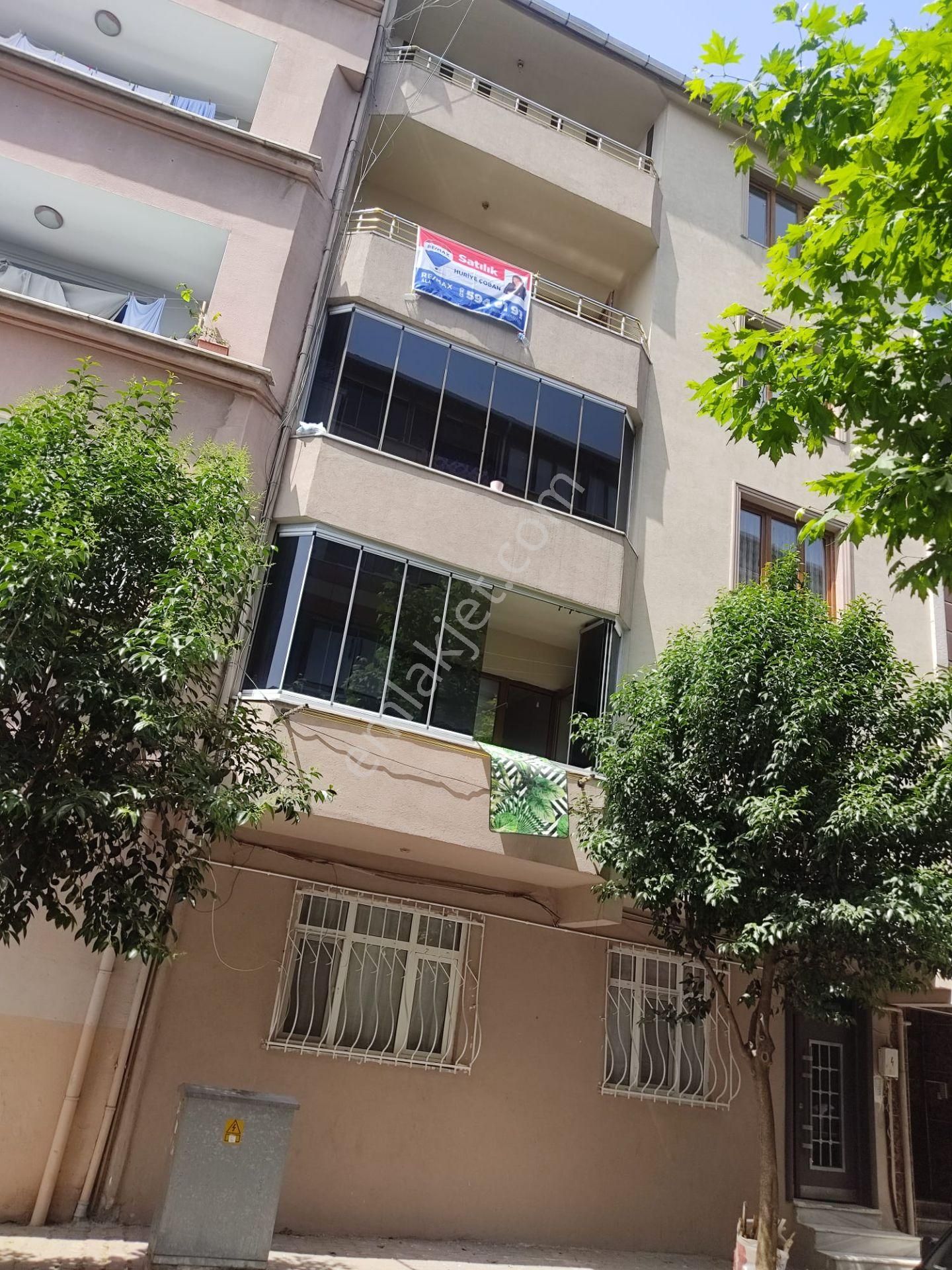 Sultangazi Cumhuriyet Satılık Daire  REMAX ALA'DAN CUMHURİYET MAHALLESİ'NDE SATILIK DAİRE