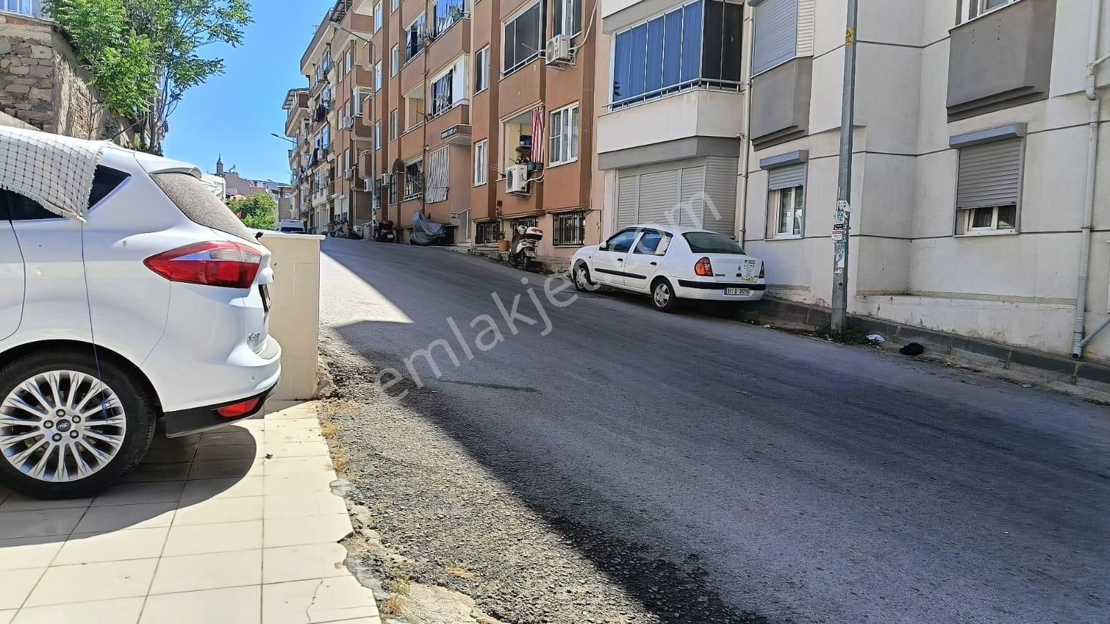 Dikili İsmetpaşa Satılık Dükkan & Mağaza  TURHAN'dan Yukarı Caddede Satılık Yanyana İkiz Dükkan ya da Teki