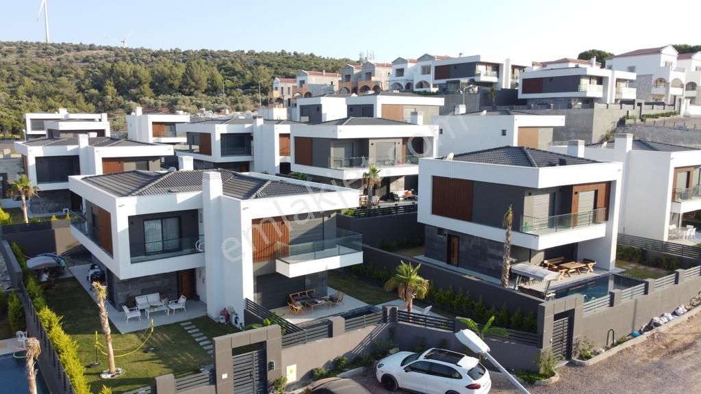 Çeşme Şifne Satılık Villa  LOCATE'DEN ÇEŞME ŞİFNE'DE MÜSTAKİL HAVUZLU 4+1 SATILIK VİLLA