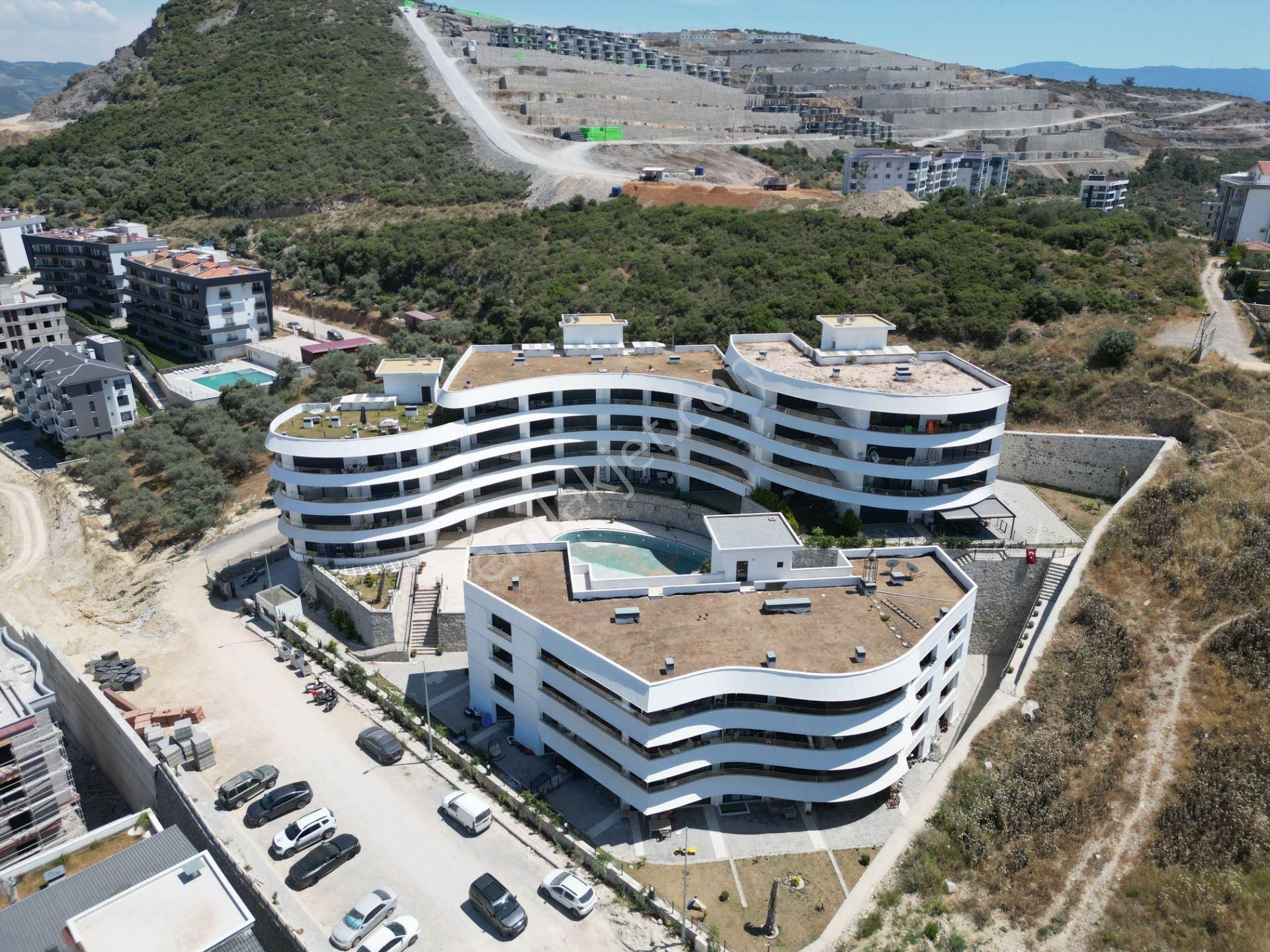 Kuşadası Değirmendere Satılık Daire Kuşadası Değirmendere Mah. Mar La Vista Residence'da satılık 1+1 daire