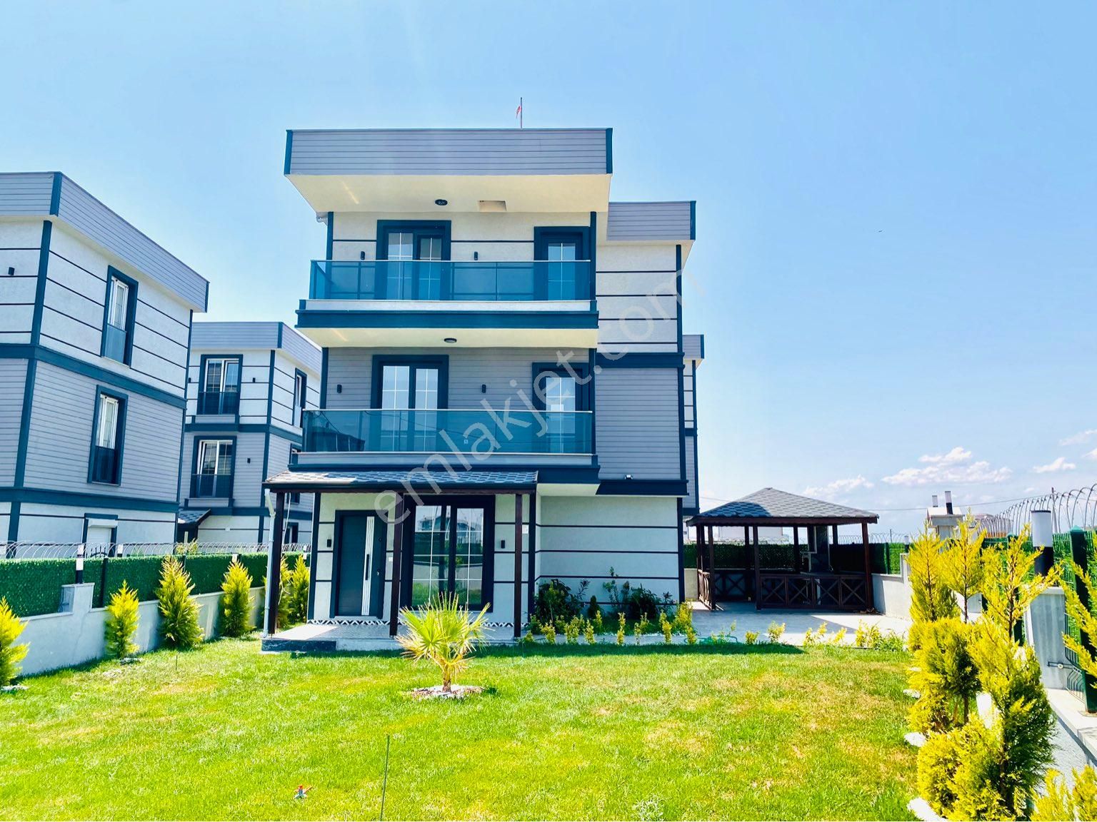 Marmaraereğlisi Yeniçiftlik Satılık Villa KIRLANGIÇLAR EŞLIĞINDE KAHVALTI İÇİN YENİÇİFTLİĞE GELİN