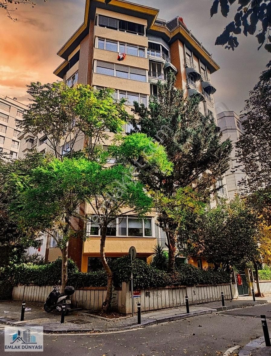 Kadıköy Caddebostan Satılık Daire EMLAK DÜNYASI CADDEBOSTAN 250M2 SATILIK LÜKS KATTA TEK 4+1 DAİRE