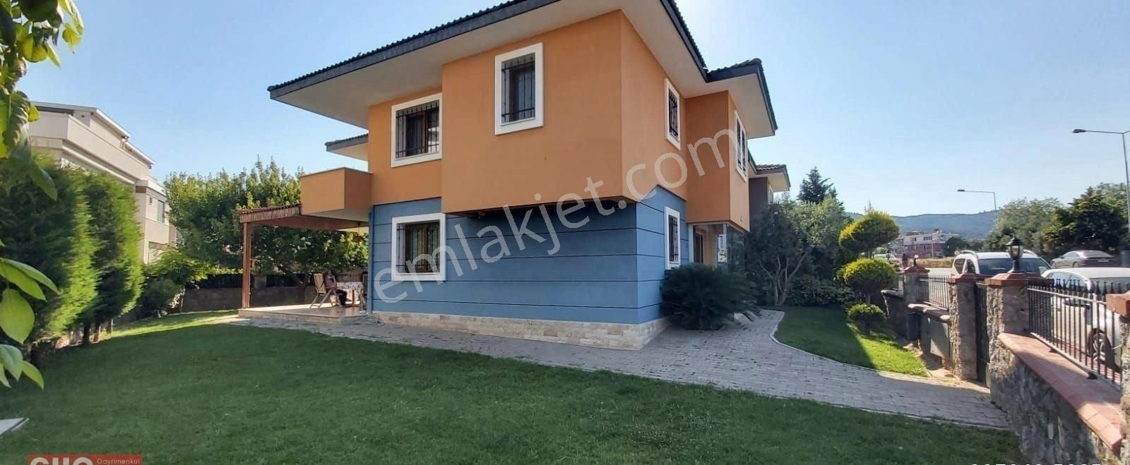 Gaziemir Yeşil Satılık Villa GAZİEMİR MERKEZDE SATILIK 300 M2 BAHÇELİ 250 M2 4+1 ÖZEL VİLLA