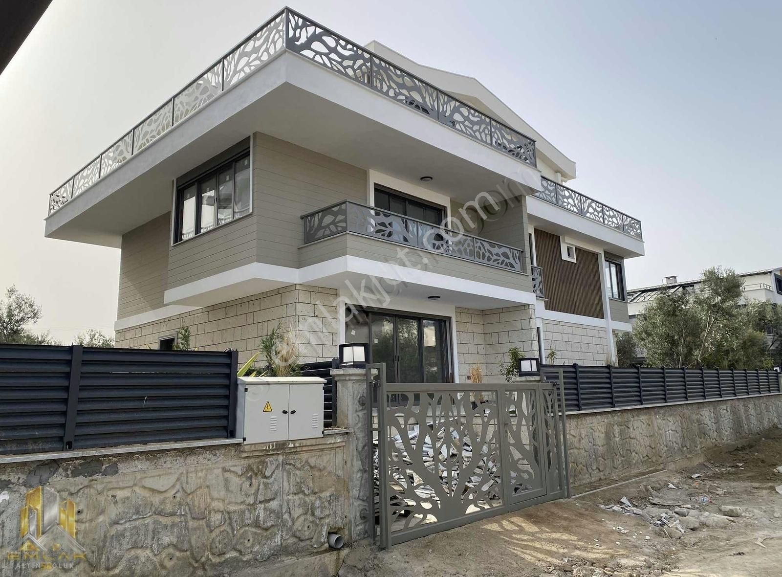 Edremit Narlı Satılık Villa EMLAK-58,DEN ALTINOLUK NARLIALTI DENİZE 100M 5+1 SIFIR LÜX VİLLA