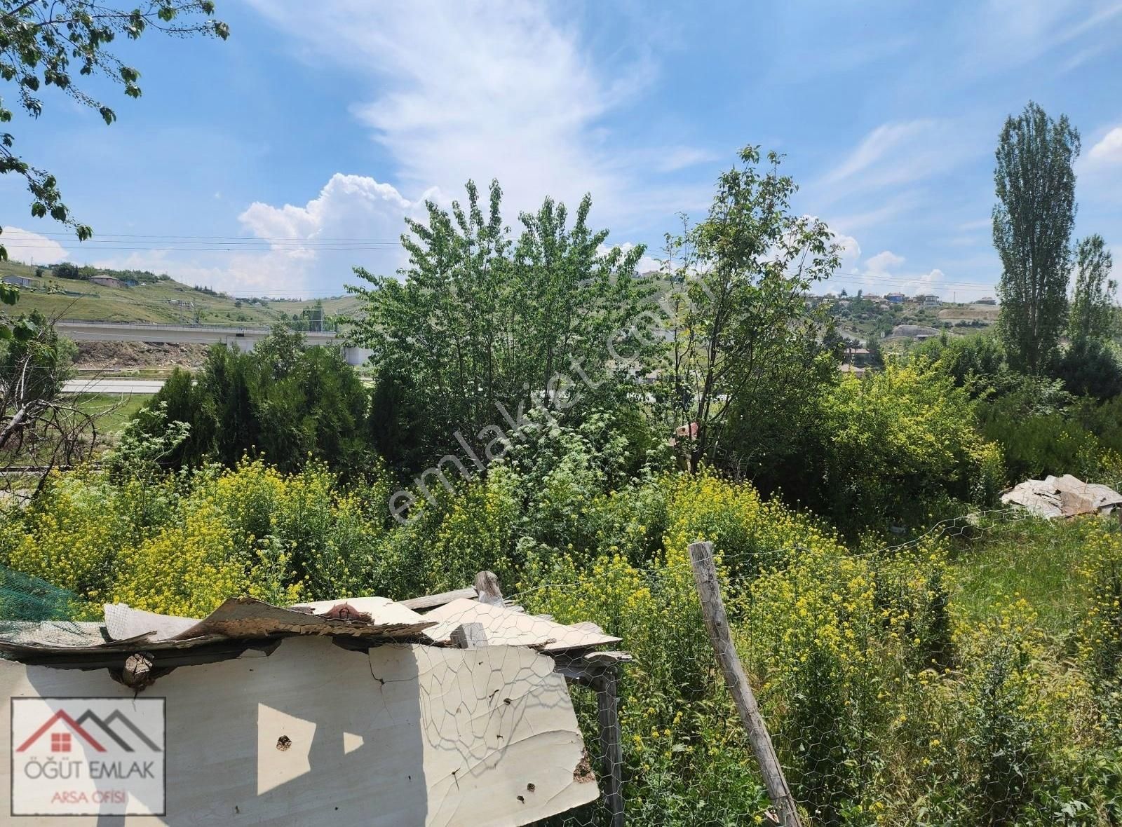 Mamak Lalahan Satılık Konut İmarlı Lalahan Merkeze Yakın İçinde Yapı Olan 2526m Arsa.