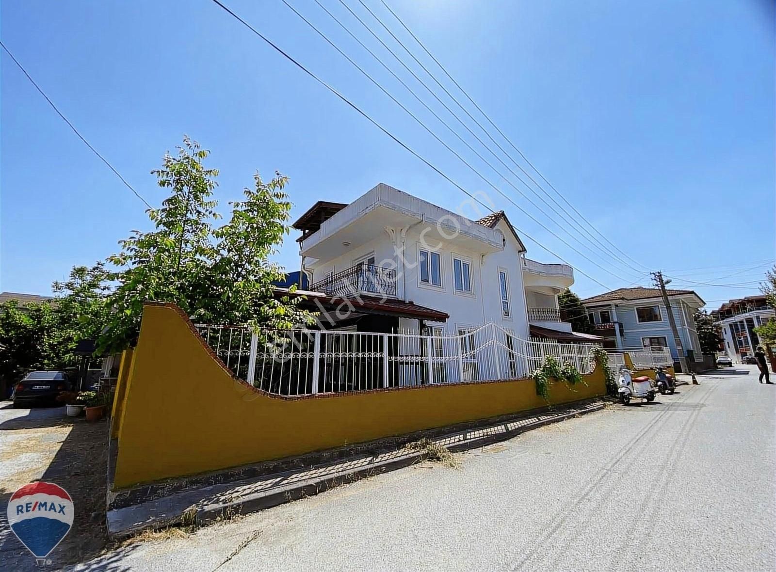 Adapazarı Yenigün Satılık Müstakil Ev Remax Muhammed Aksoy'dan Satılık 300m2 Müstakil Villa