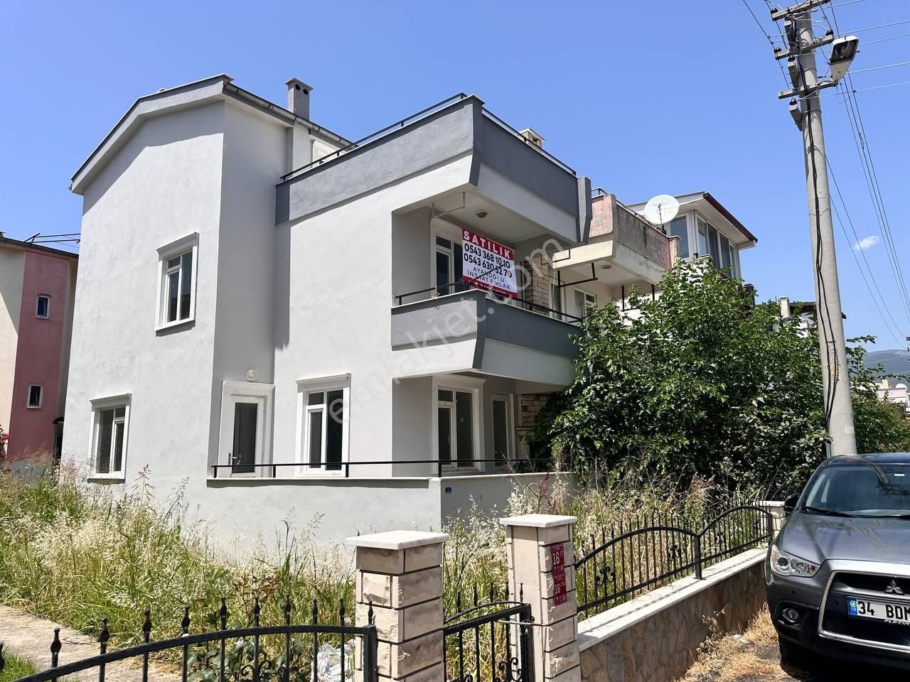 Edremit Akçay Satılık Villa  AKÇAY CEMİTEMEL'DE ALIRKEN KAZANDIRAN DAİRE FİYATINA FIRSAT TRİPLEKS VİLLA