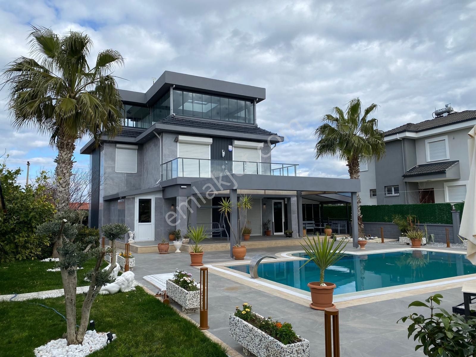 Didim Ak Yeniköy Satılık Villa  DİDİM YEŞİLTEPEDE 700 mt Arsa İçerisinde Cam Teraslı Tam Müstakil Villa