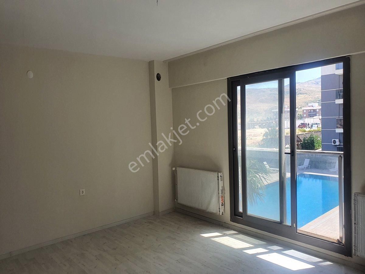 Menemen Gazi Satılık Daire LİFE GARDEN RESİDENCE SİTESİNDE HAVUZ MANZARALI EBEVEYN BANYOLU 3+1 SIFIR SATILIK DAİRE