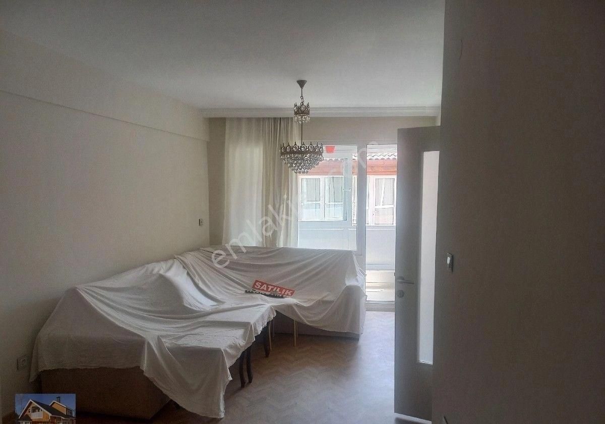 Üsküdar Kuzguncuk Satılık Daire Kuzguncukta 2+1 80 m2 arakat satılık daire