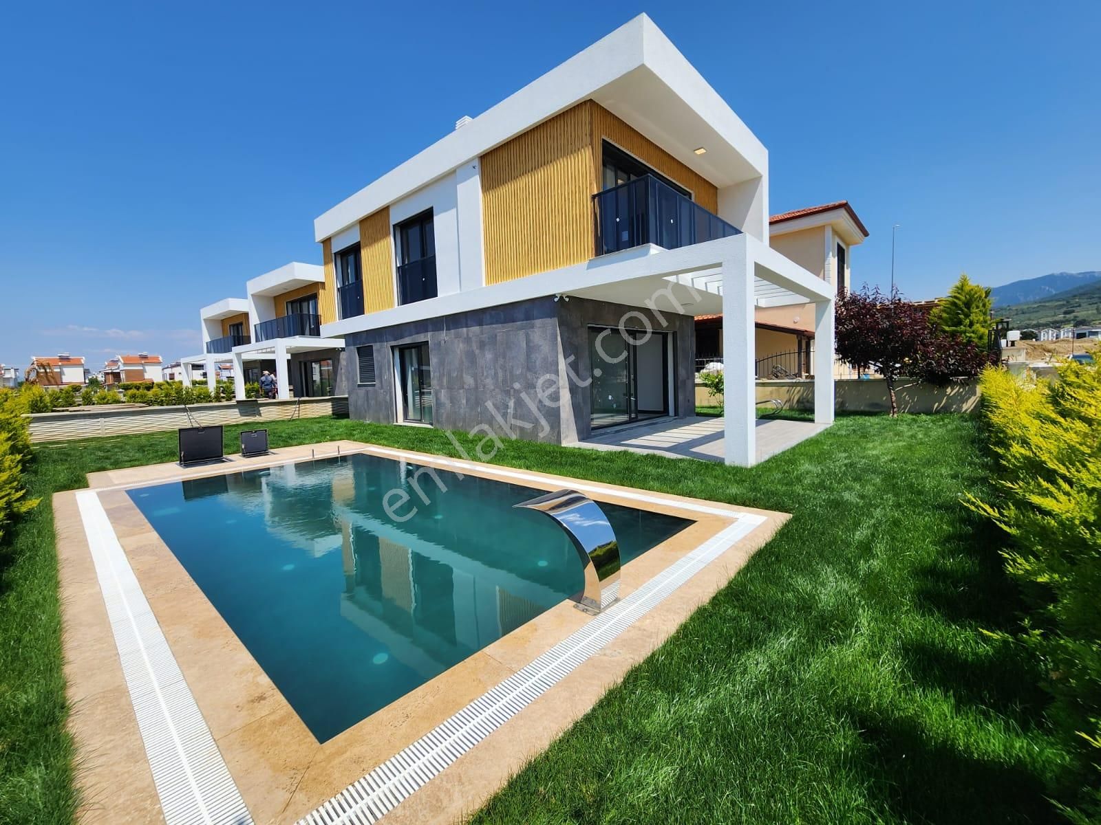Kuşadası Güzelçamlı Satılık Villa Müstakil Bahçeli Özel Havuzlu Satılık 3+1 Villa