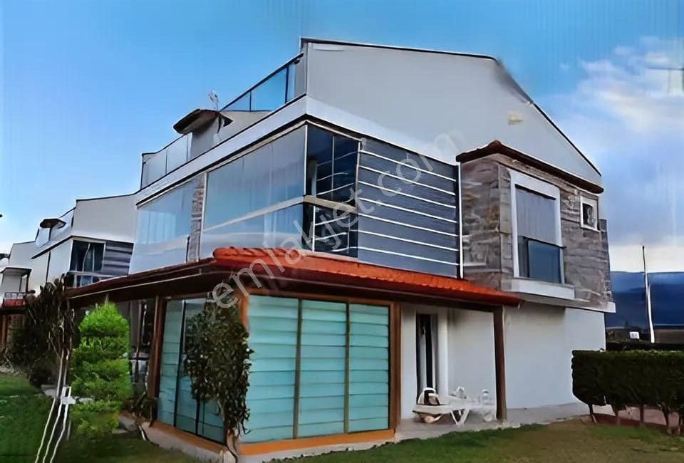 Kuşadası Güzelçamlı Satılık Villa  KUŞADASI GÜZELÇAMLI SATILIK 4+1 VİLLA