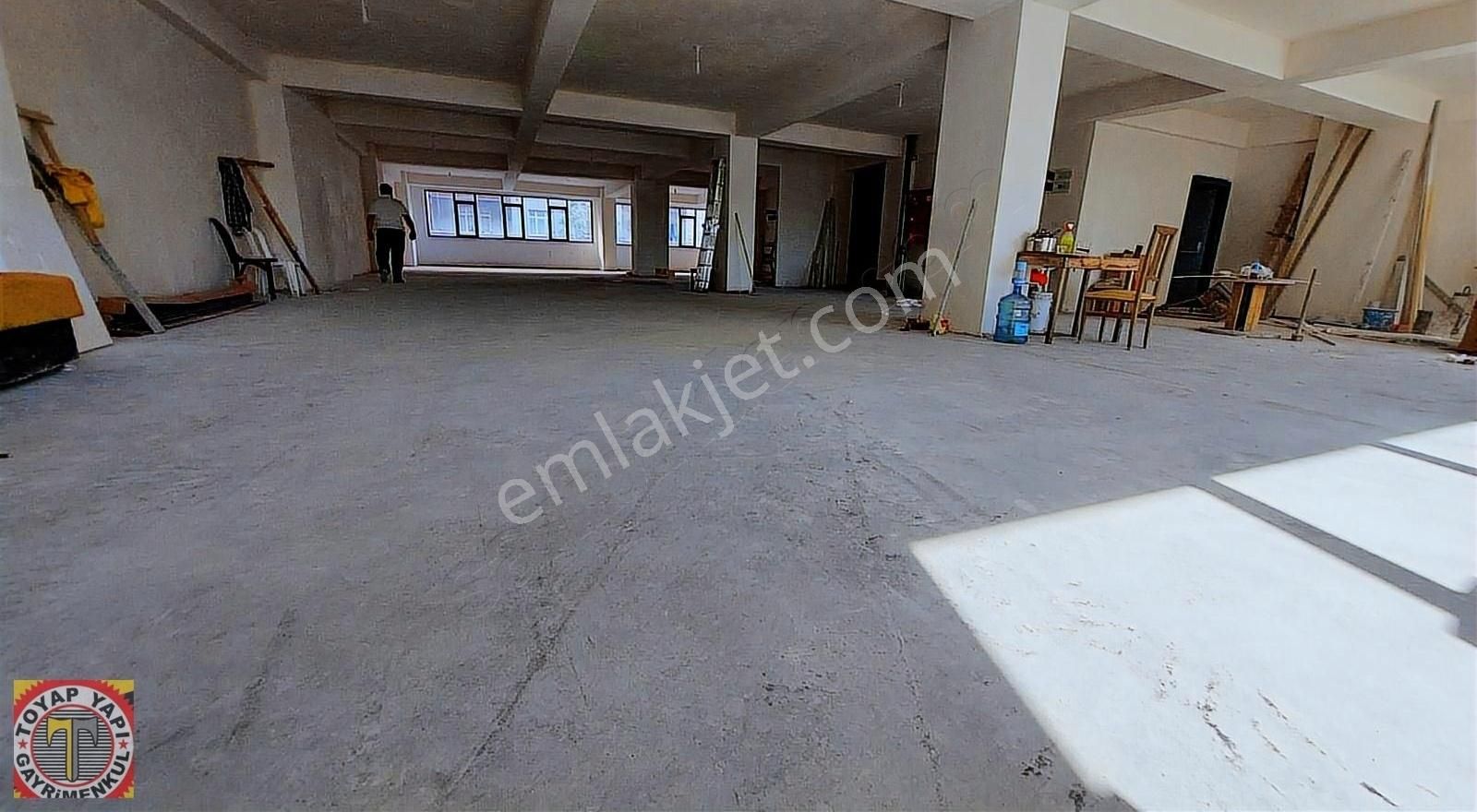 Sultangazi Uğur Mumcu Kiralık Dükkan & Mağaza Sultangazi Bölgesinde Tramvay Caddesinde İşhanında 400m² Dükkan