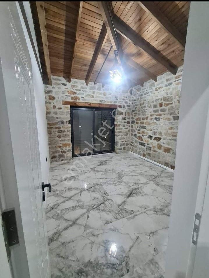 Nazilli Yazırlı Mahallesinde Müstakil Özel Taş Ev 3+1 - Görsel 3