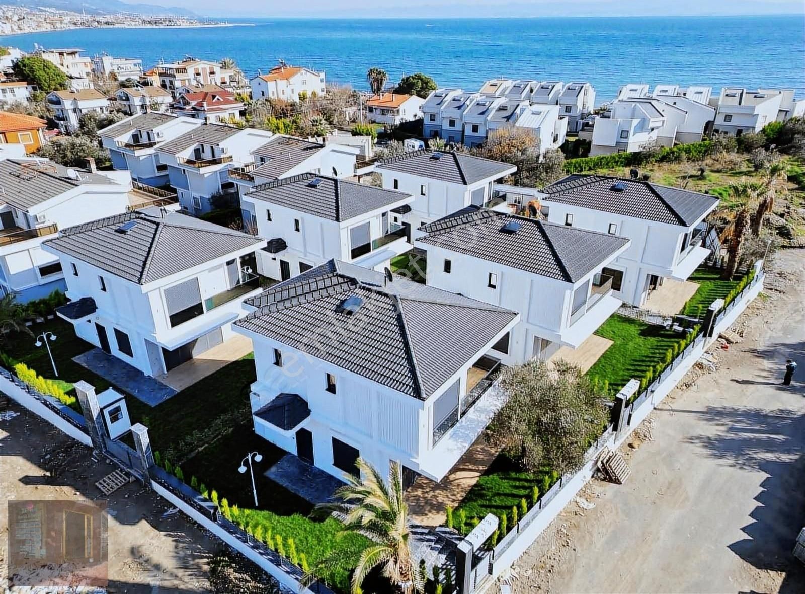Güçlü Kardeşler Denize 20 Adım Lüks Tasarım Emsalsiz Villalar
