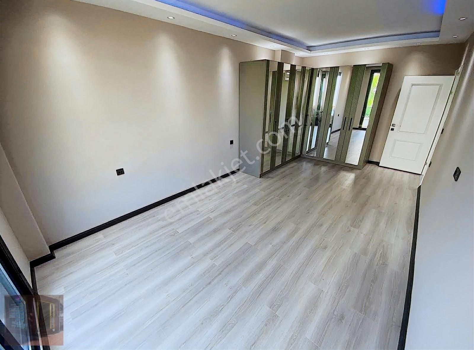 Güçlü Kardeşler Altınoluk Merkezde 4+1 Tam Müstakil Lüks Villa - Görsel 12