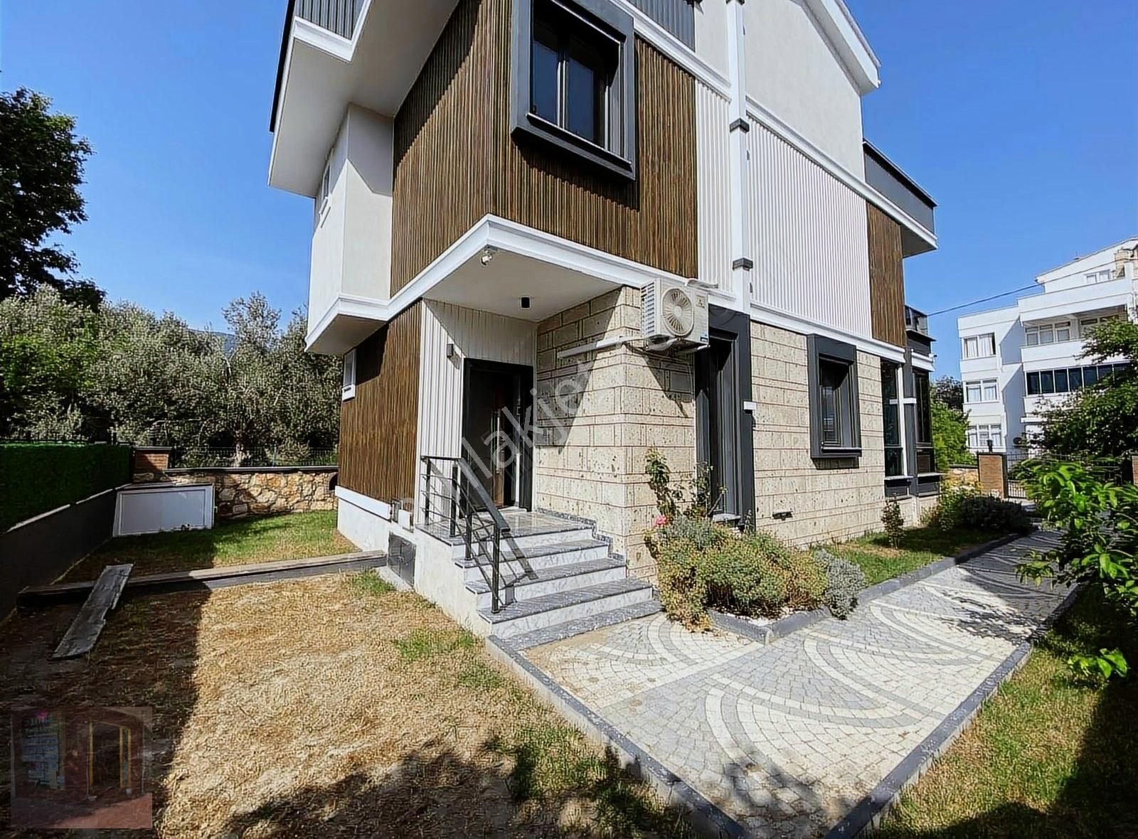 Güçlü Kardeşler Altınoluk Merkezde 4+1 Tam Müstakil Lüks Villa - Görsel 3