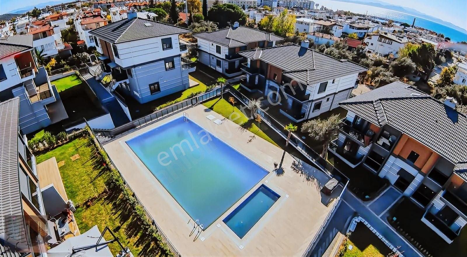 Güçlü Kardeşler Güre Merkezde Manzaralı 4+2 Lüks Trıblex Villa'r - Görsel 30