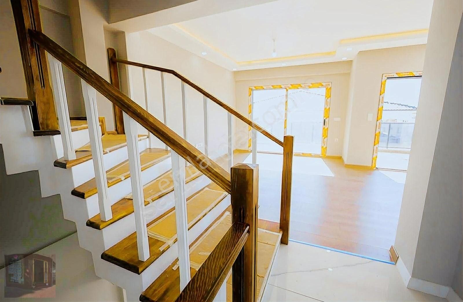 Güçlü Kardeşler Güre Merkezde Manzaralı 4+2 Lüks Trıblex Villa'r - Görsel 15