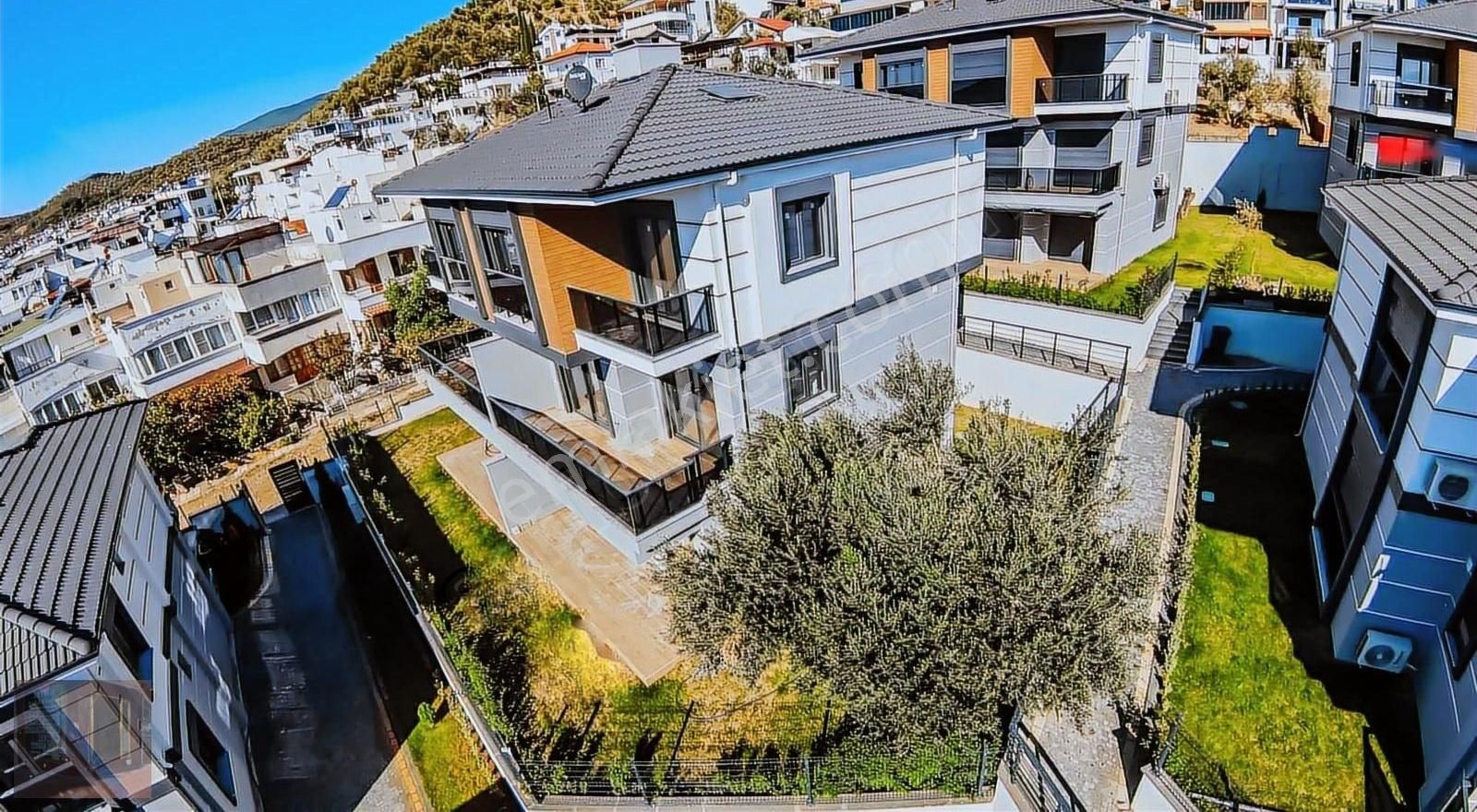 Güçlü Kardeşler Güre Merkezde Manzaralı 4+2 Lüks Trıblex Villa'r - Görsel 34