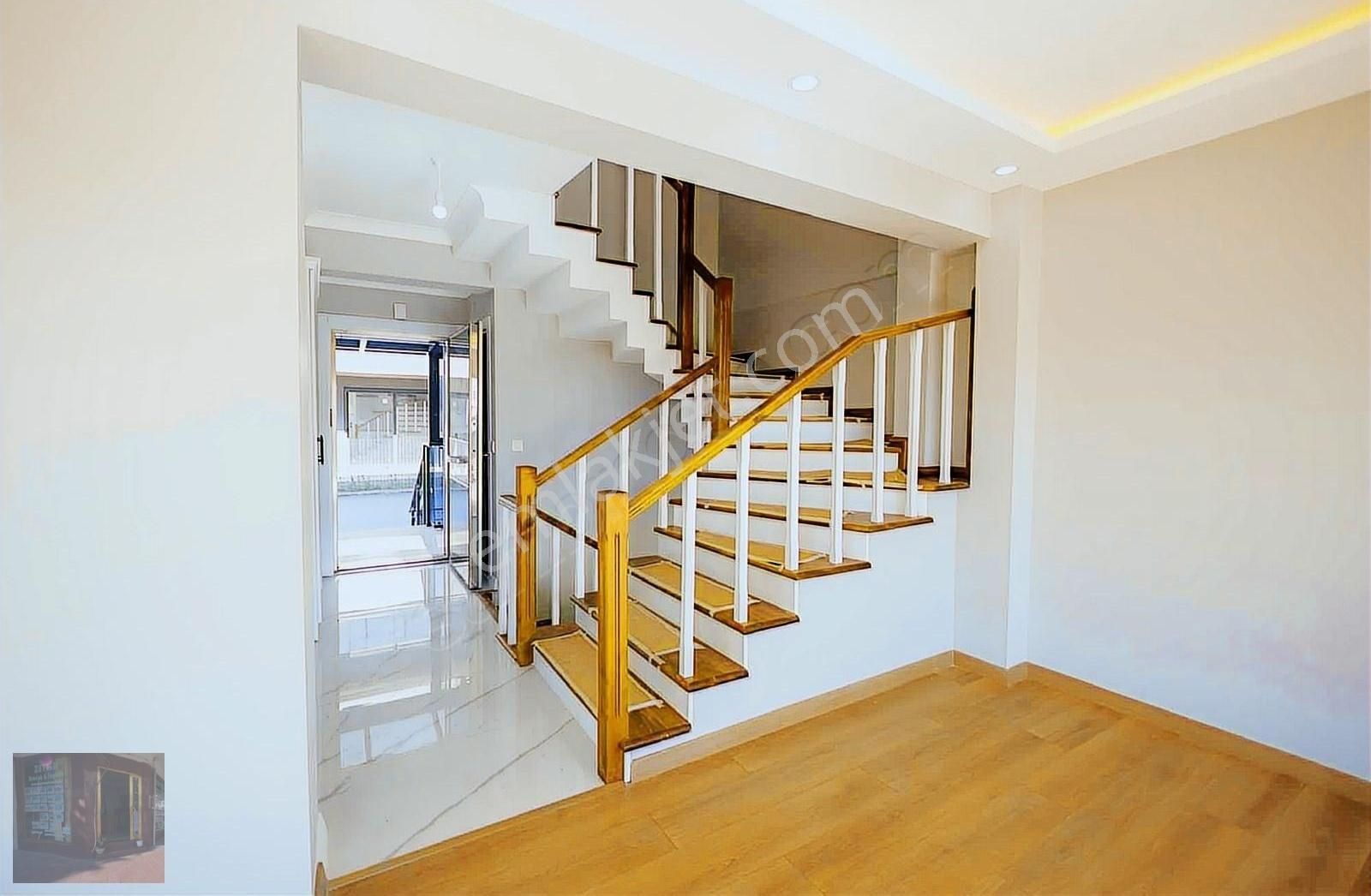 Güçlü Kardeşler Güre Merkezde Manzaralı 4+2 Lüks Trıblex Villa'r - Görsel 13