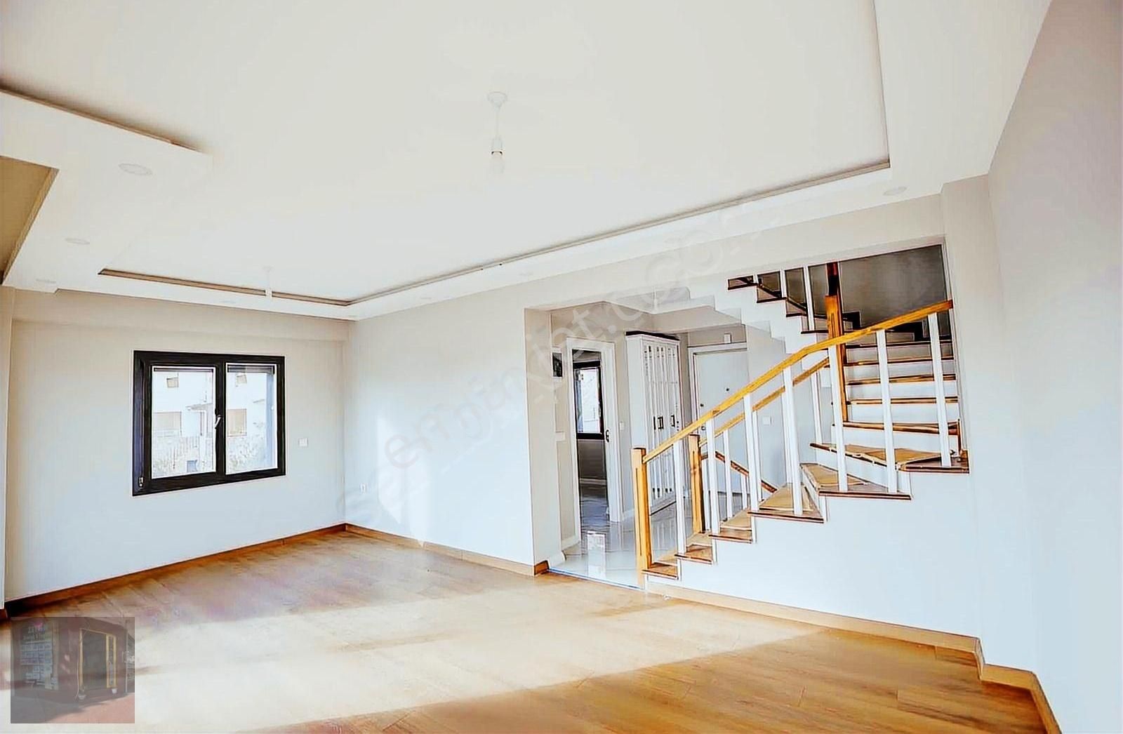 Güçlü Kardeşler Güre Merkezde Manzaralı 4+2 Lüks Trıblex Villa'r - Görsel 24