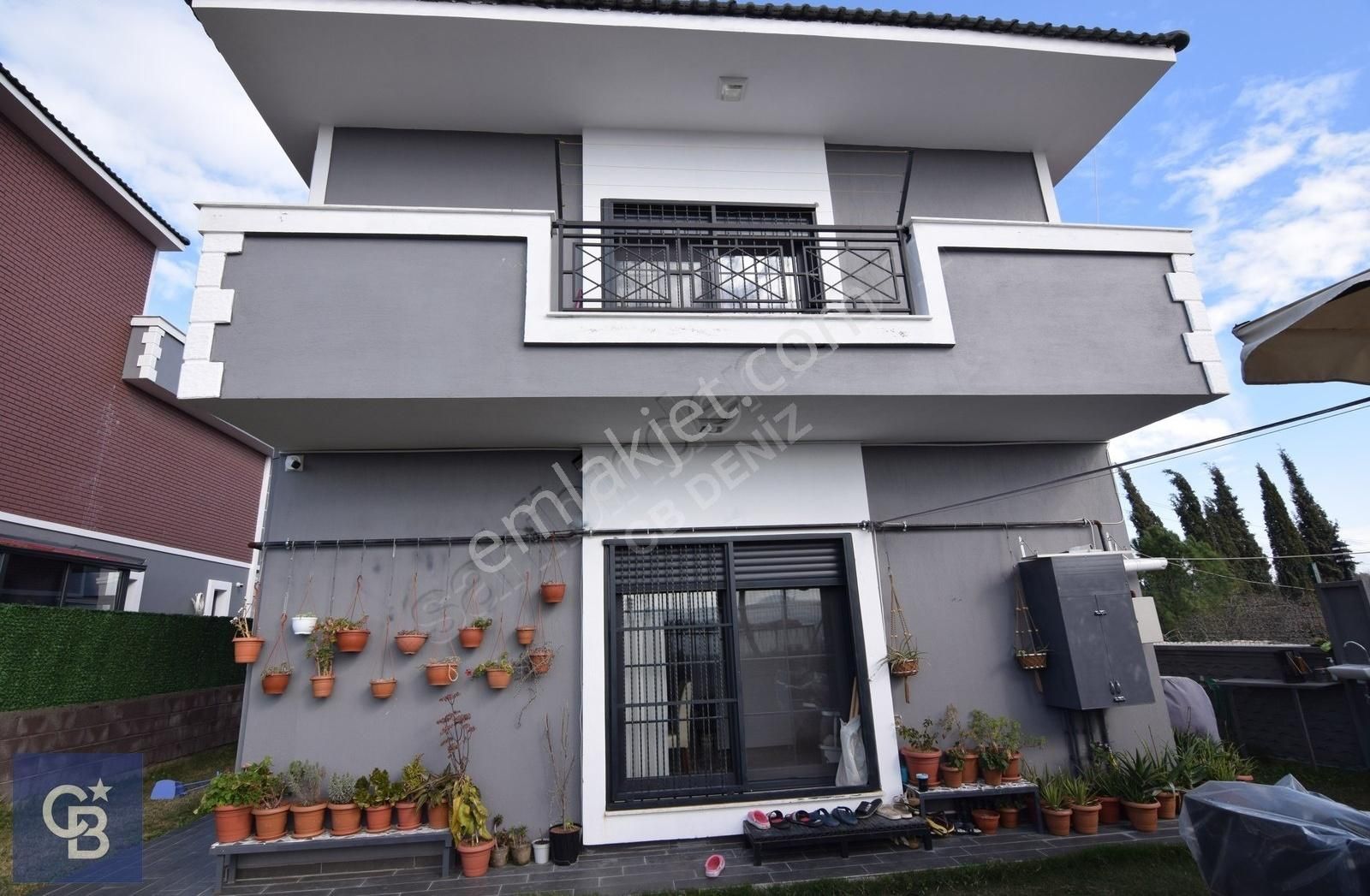 Menderes Görece Cumhuriyet Satılık Villa Menderes Görece' de Satılık Tam müstakil 4+1 Villa