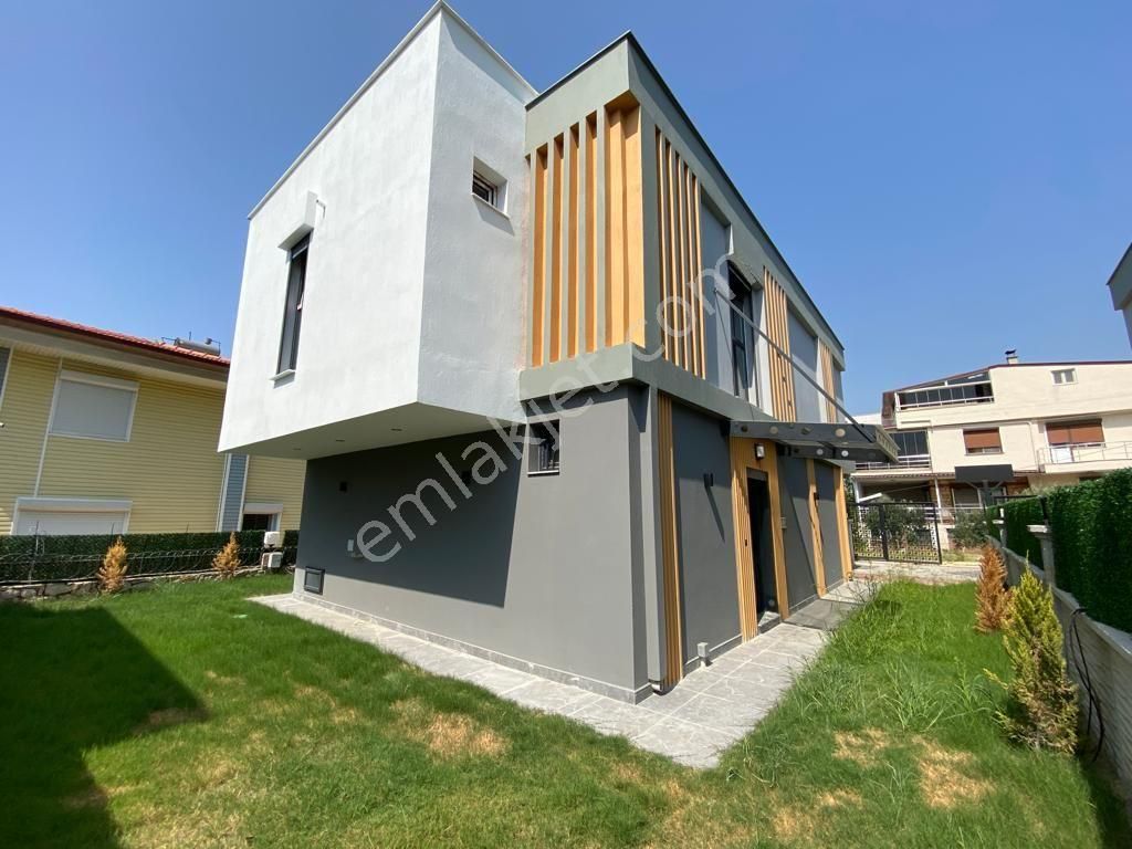 Kuşadası Güzelçamlı Satılık Villa  MÜSTAKİL ÖZEL HAVUZLU 3+1 SATILIK VİLLA