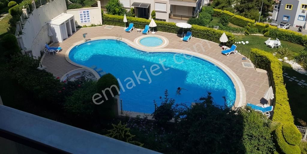 Kuşadası İkiçeşmelik Satılık Daire  NEZİH BİR SİTEDE 3+1 DAİRE