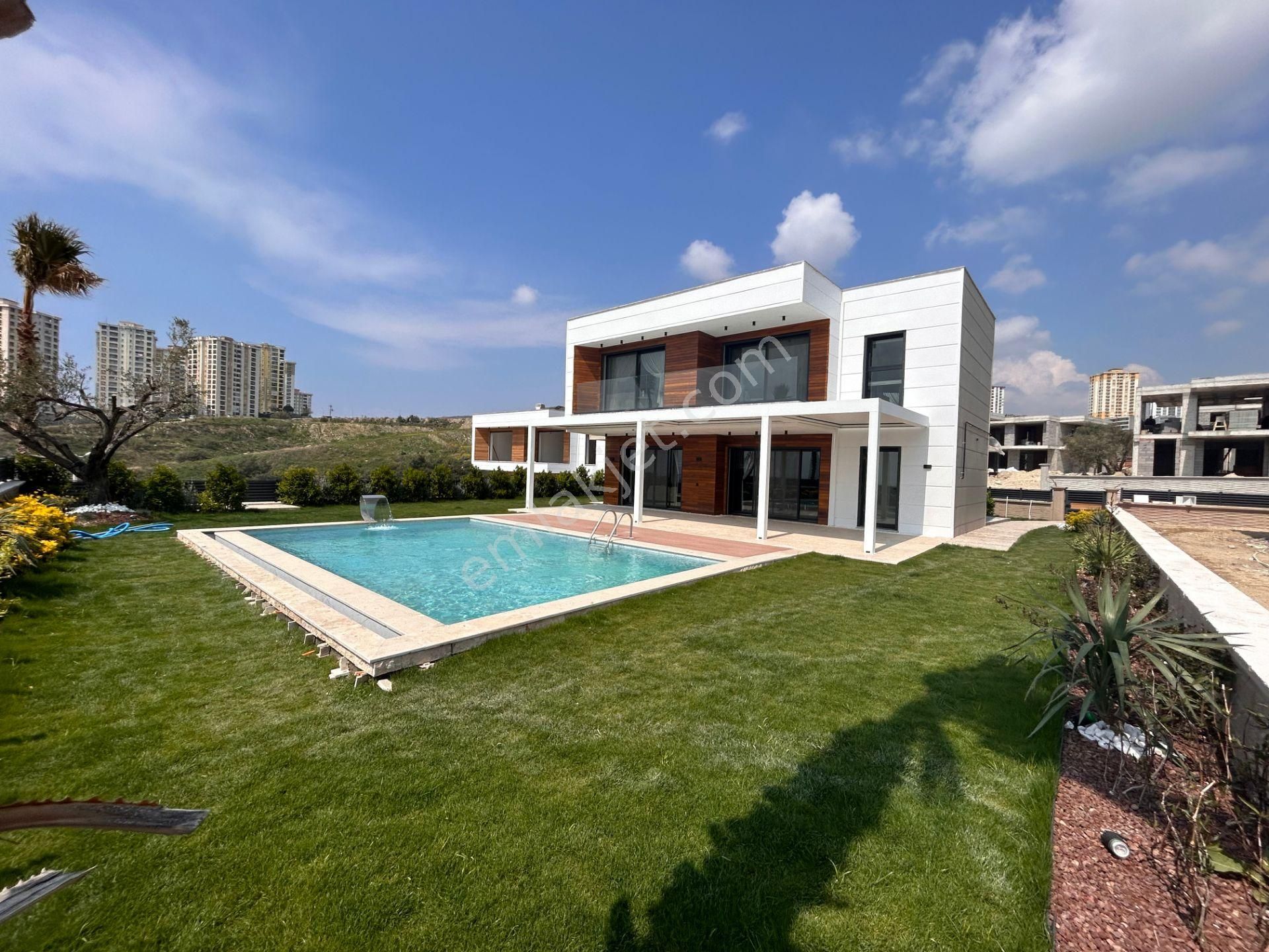 Kuşadası Değirmendere Satılık Villa  AYDIN KUŞADASINDA SATILIK GENİŞ 600 m2 BAHÇELİ SIFIR VİLLA