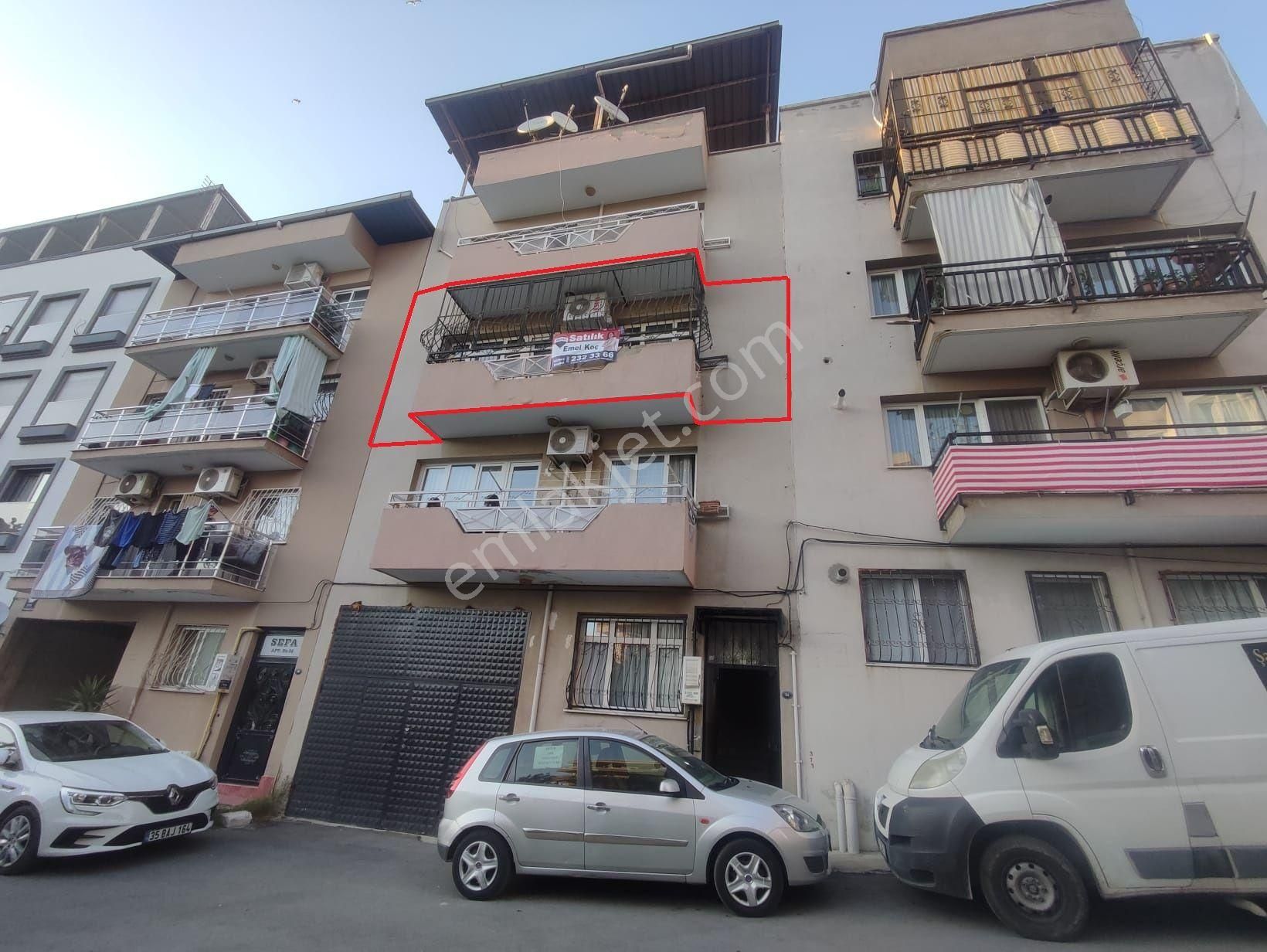 Karabağlar Vatan Satılık Daire  YEŞİLYURT HASTANESi YAKINI ARA KAT DOGALGAZLI 3+1 SATILIK DAİRE