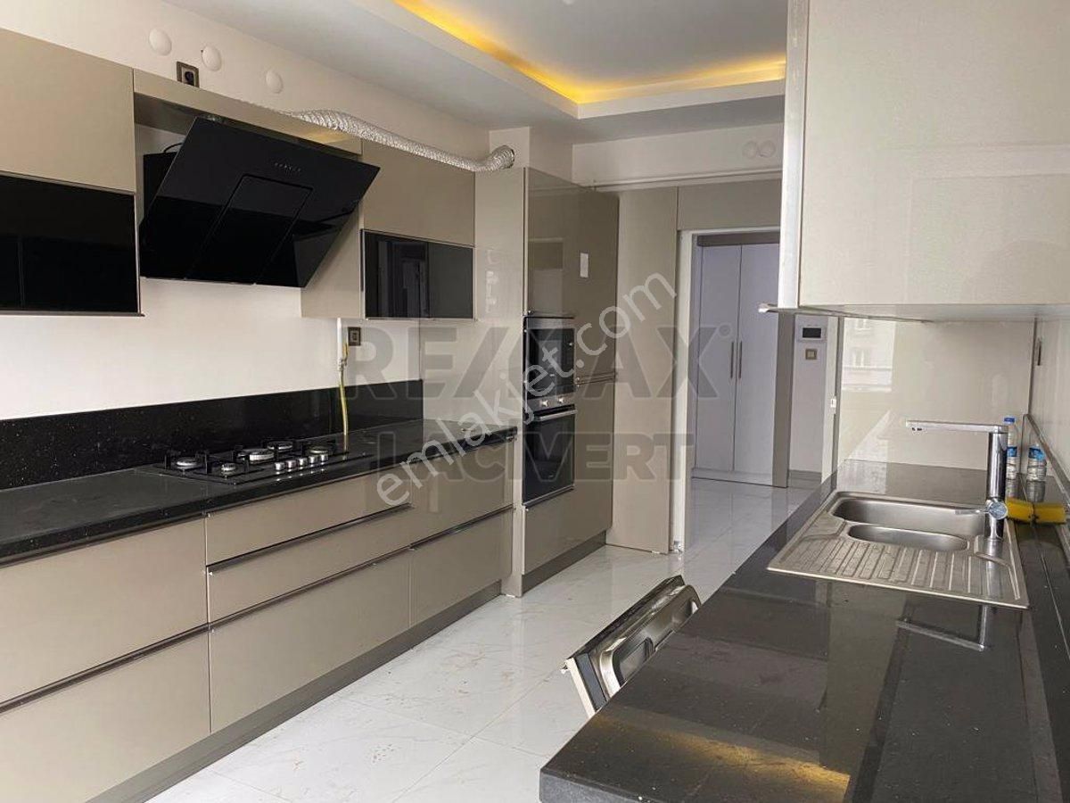 Yakutiye Ömer Nasuhi Bilmen Kiralık Daire Re/max Lacivert'ten Bostancıoğlu Park Rezidansta 3+1 Kiralık Daire