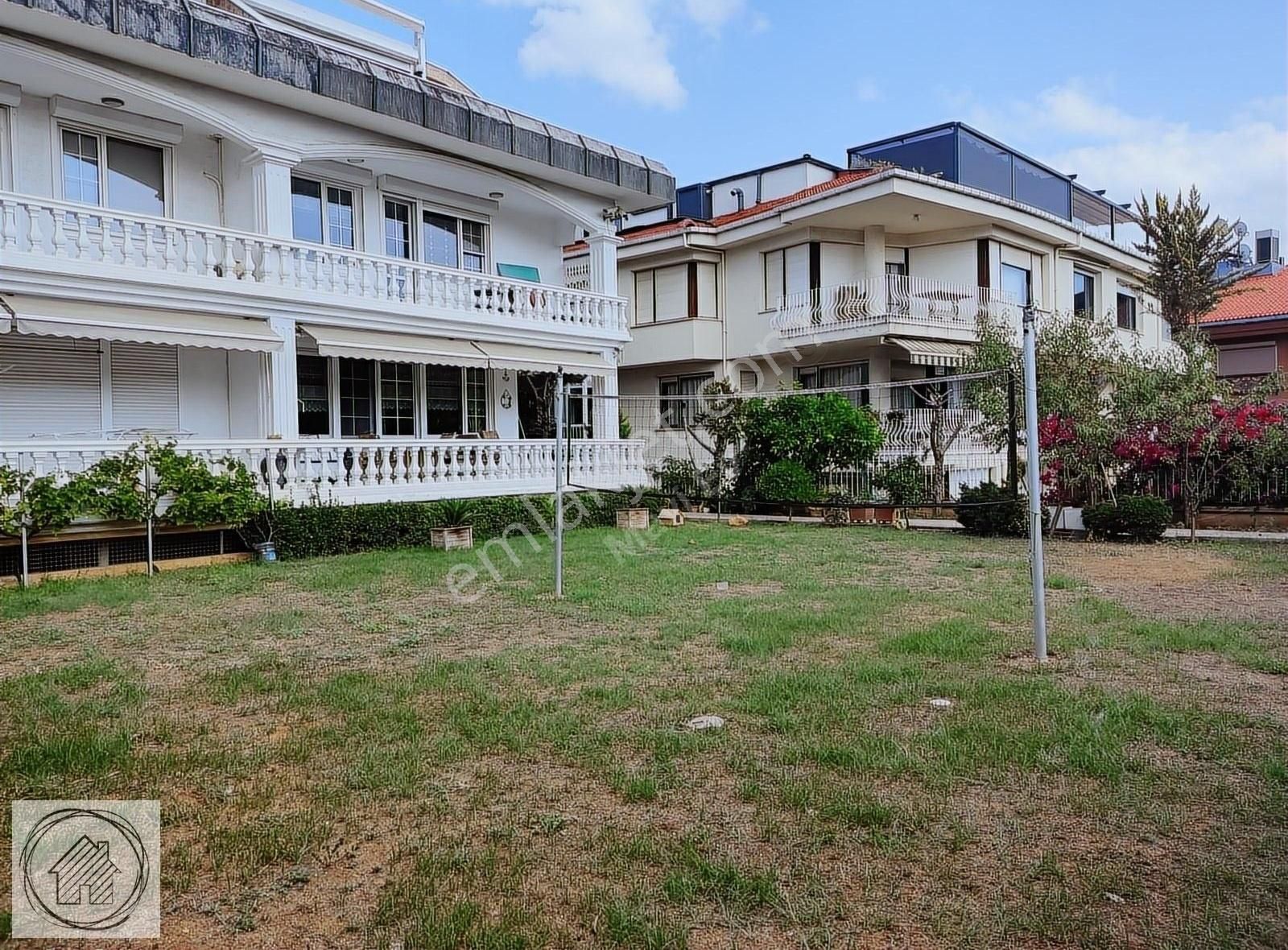 Maltepe Çınar Satılık Villa MAVİ EV - KÜÇÜKYALI SAHİLDE SATILIK 4 KATLI VİLLA