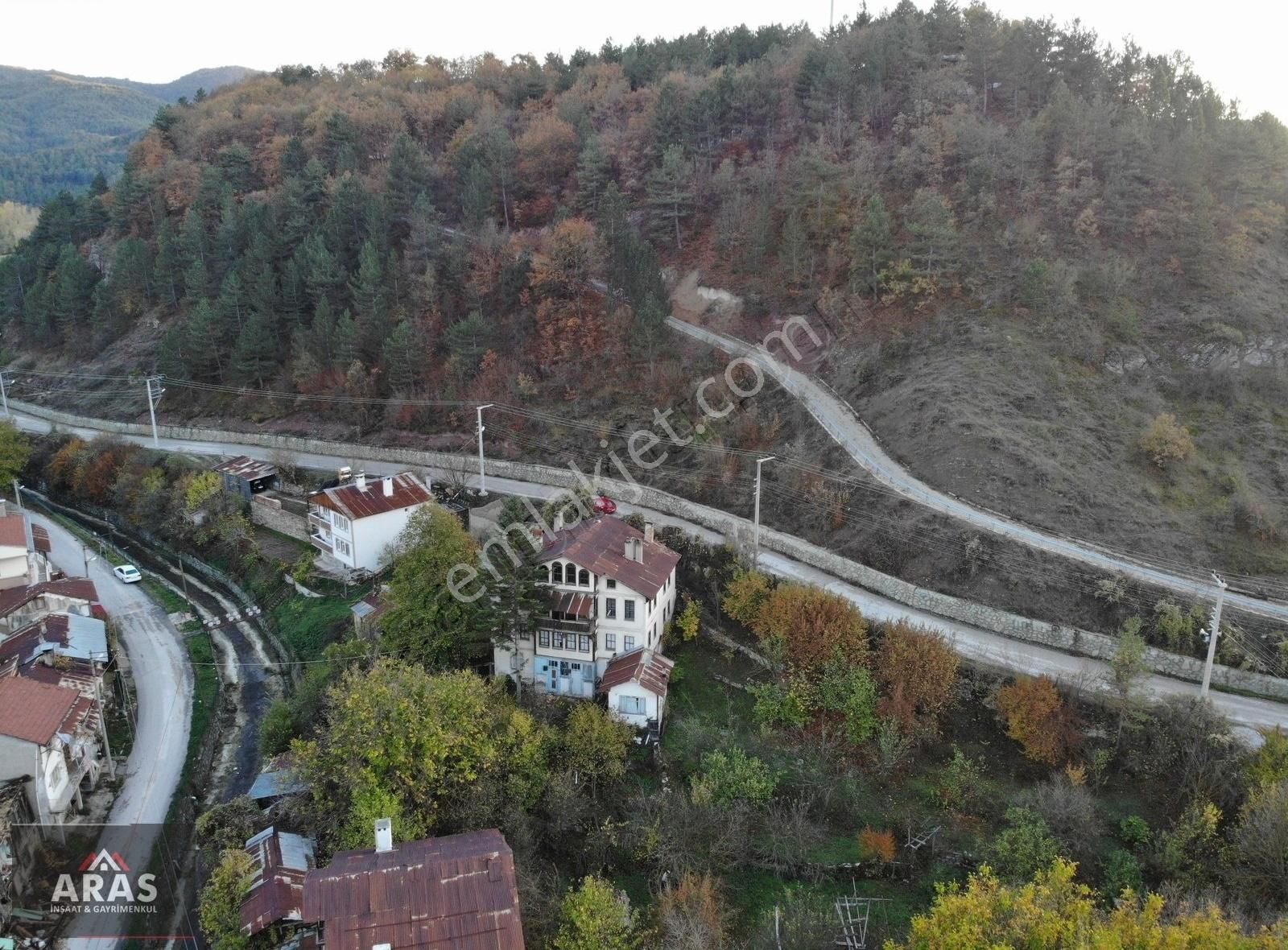 Mudurnu Musalla Satılık Köşk İPEK YOLU ÜZERİNDE 1 DÖNÜM ARSA İÇERİSİNDE SATILIK KONAK