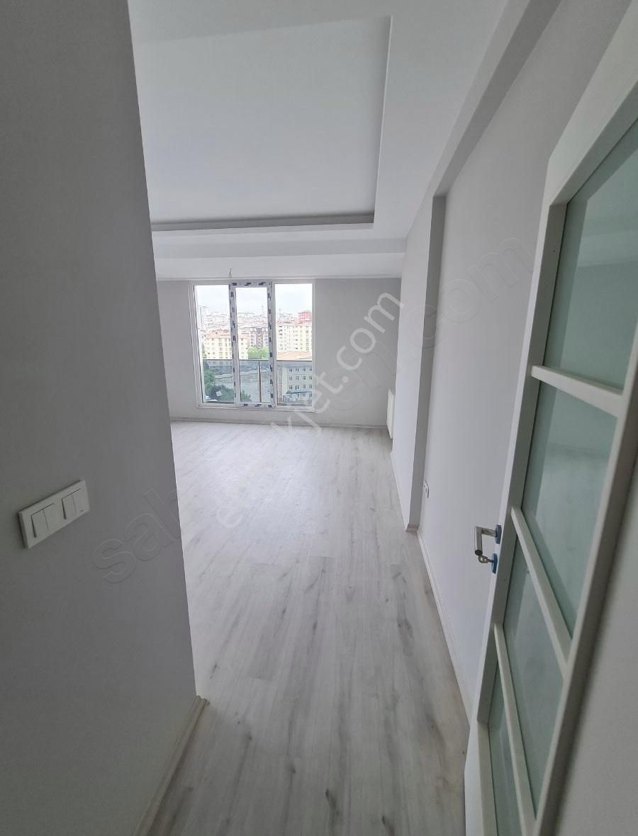 Ümraniye Esenevler Satılık Daire 3+1 125M² BRÜT SIFIR SİTE İÇERİSİNDE ARA KAT