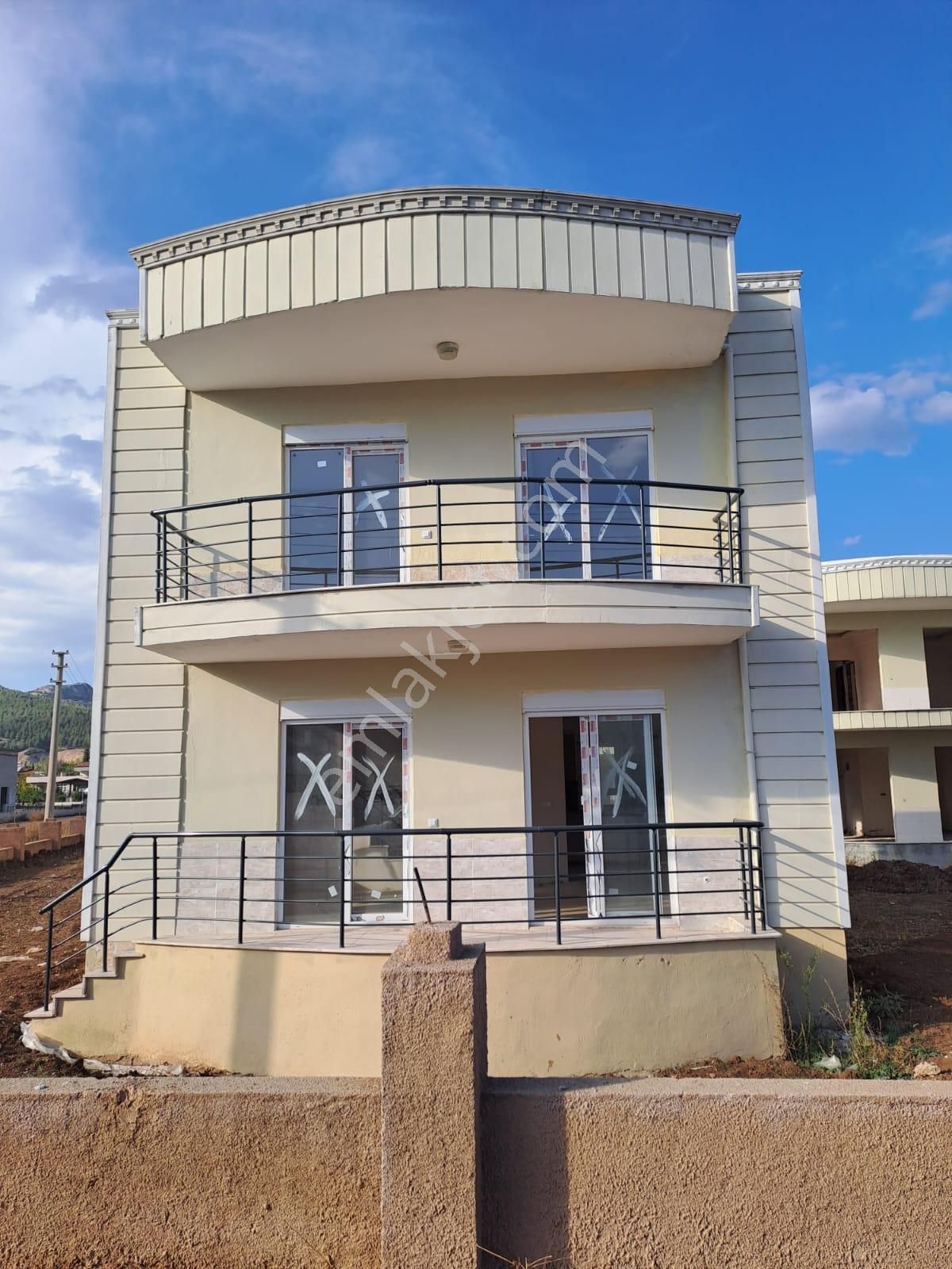 Döşemealtı Bademağacı Satılık Villa Antalya Bademağacın Da Satılık Site İçerisin De Villa (takaslı )