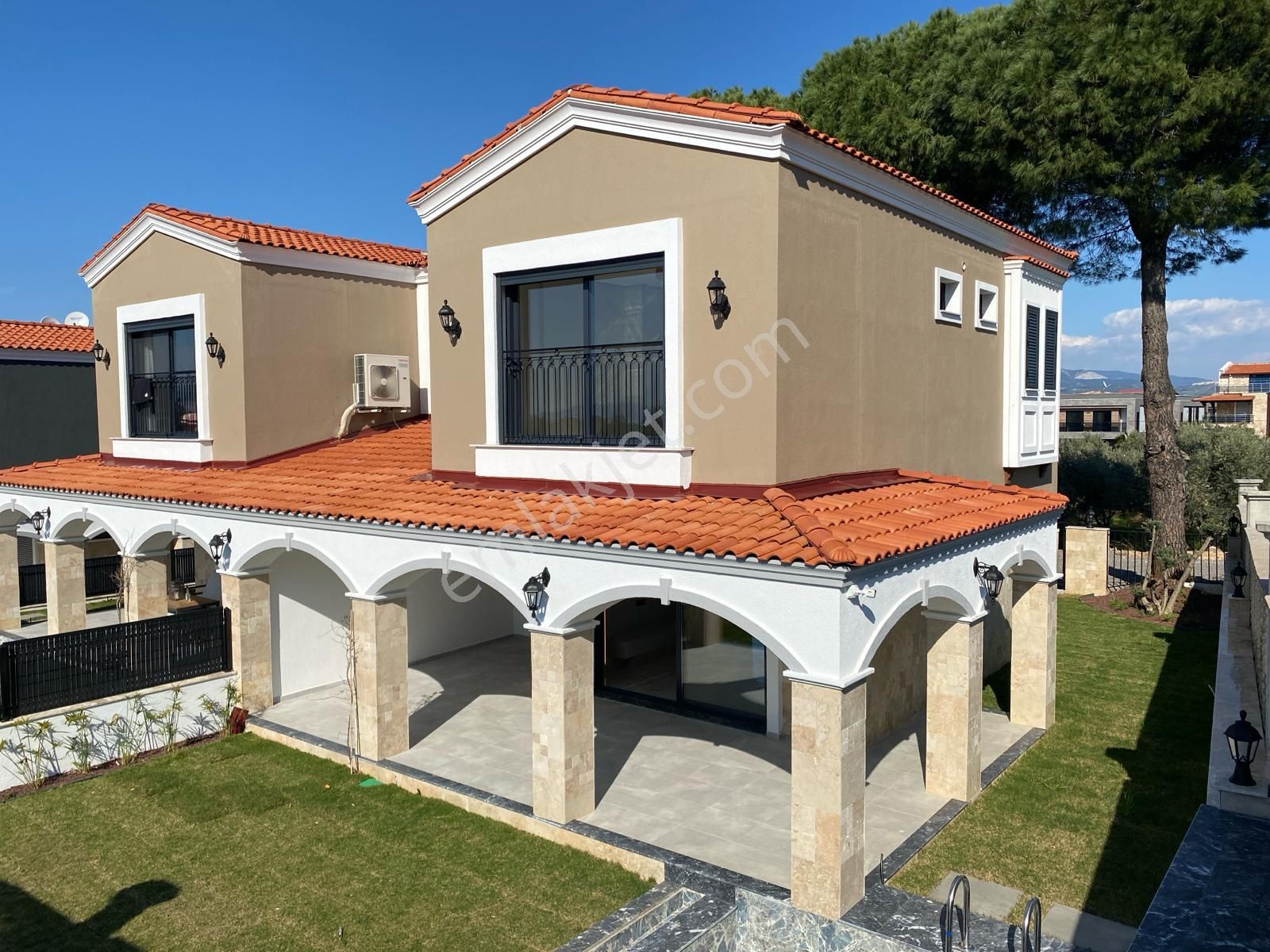 Kuşadası Güzelçamlı Satılık Villa  ULTRA LÜKS KALİTEDE ÖZEL HAVUZLU 3+1 SATILIK VİLLA