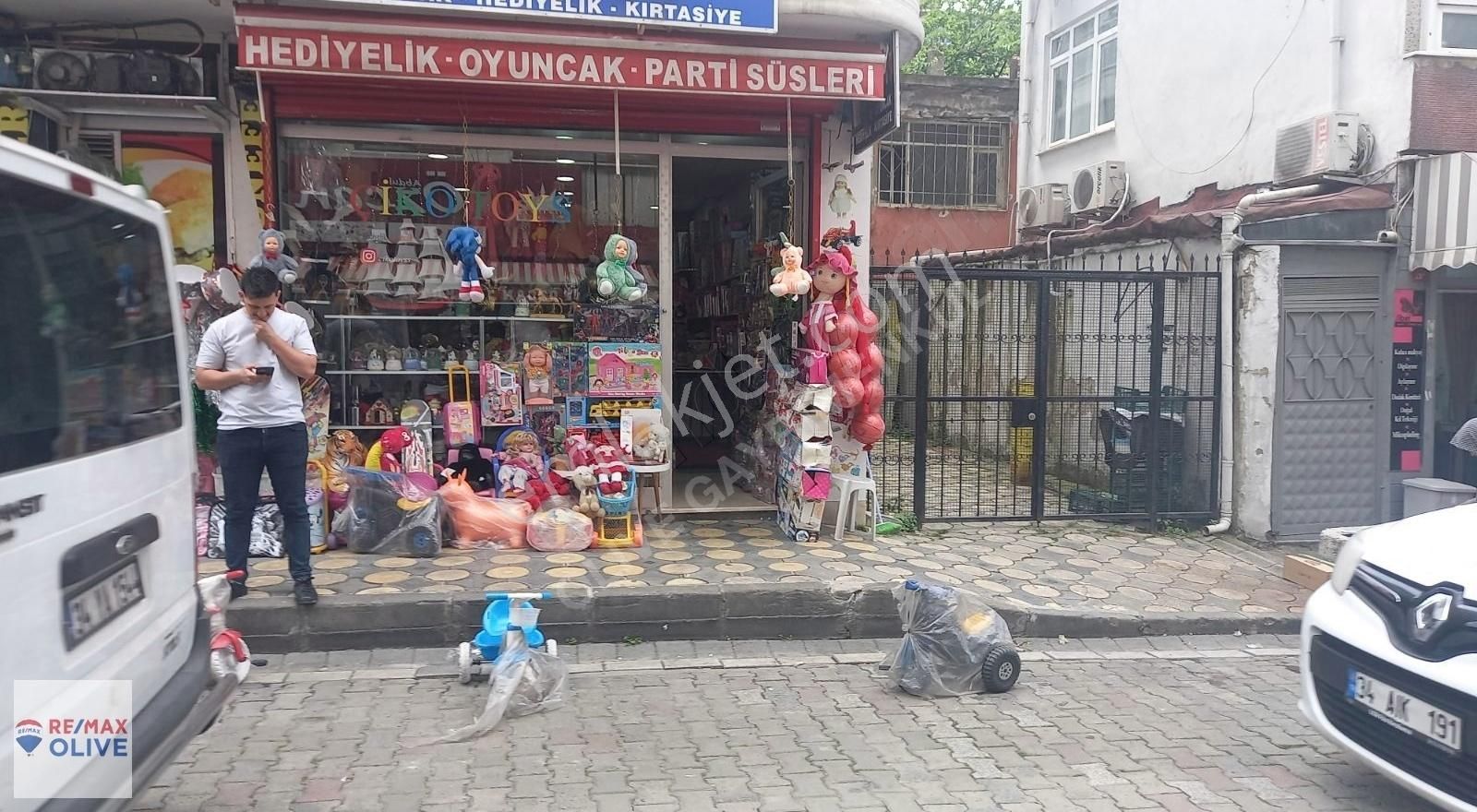 Eyüpsultan Rami Cuma Satılık Dükkan & Mağaza Remax Olive Rami' de Satılık 45 m2 Depolu Dükkan