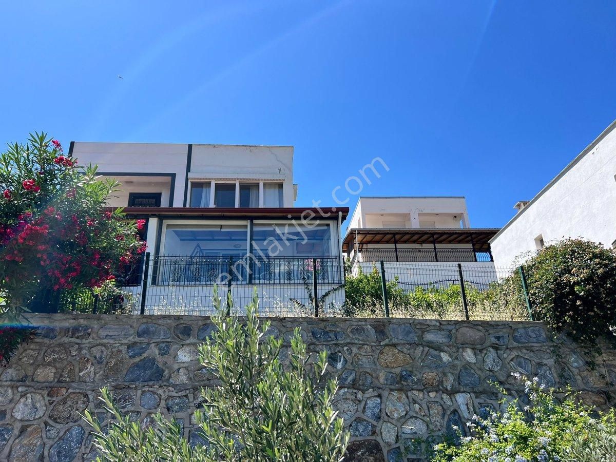 İzmir Menderes Deniz Manzaralı Kiralık Villa İZMİR/MENDERES/YONCAKÖYDE DOGA HARİKASI BİR KOYDA DENİZE 800 METRE UZAKLIKTA DENİZ  GÖREN YAZLIK