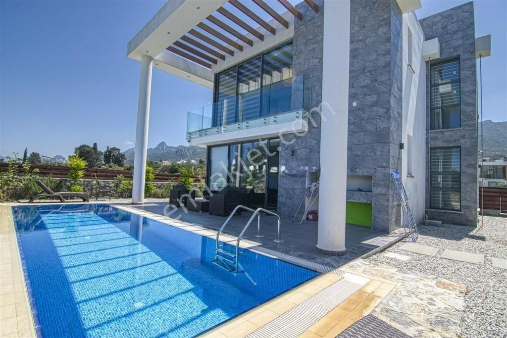 Girne Ozanköy Köyü Kiralık Villa  Ozanköy bölgesinde kiralık lüks villa