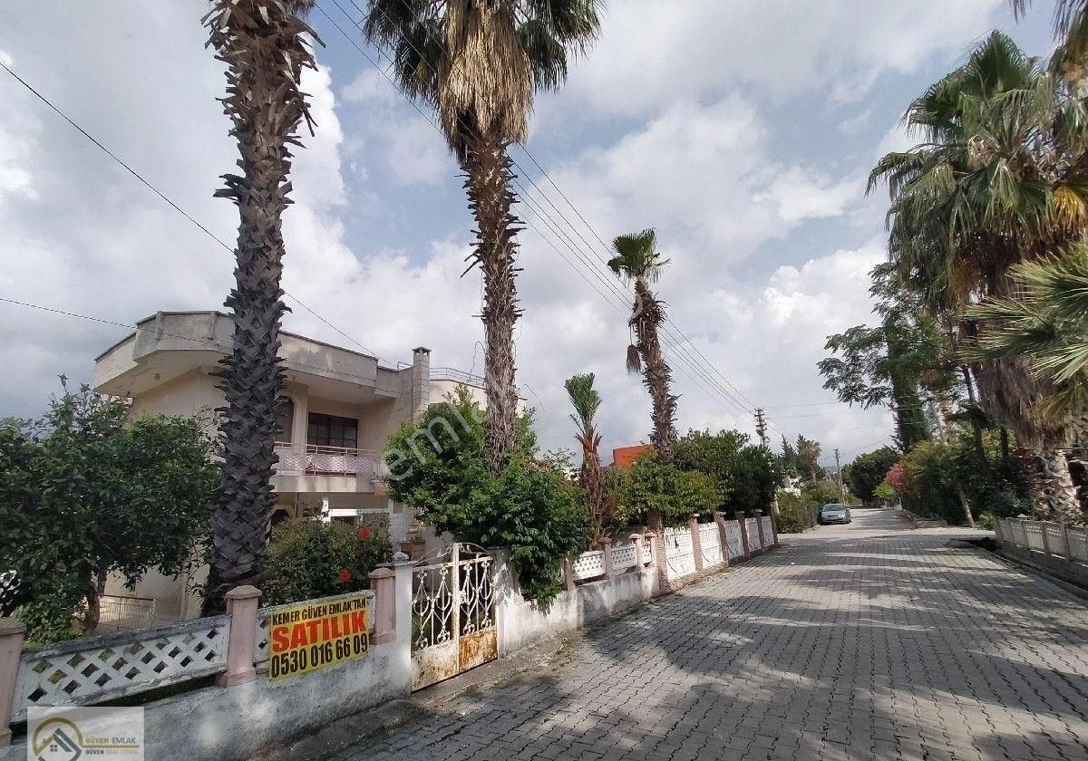 Kemer Çamyuva Satılık Villa Çamyuva Mahallesi'nde ikiz yarı müstakil arsa payı kendine ait342 M2 sahip olan dubleks 2+1 villa